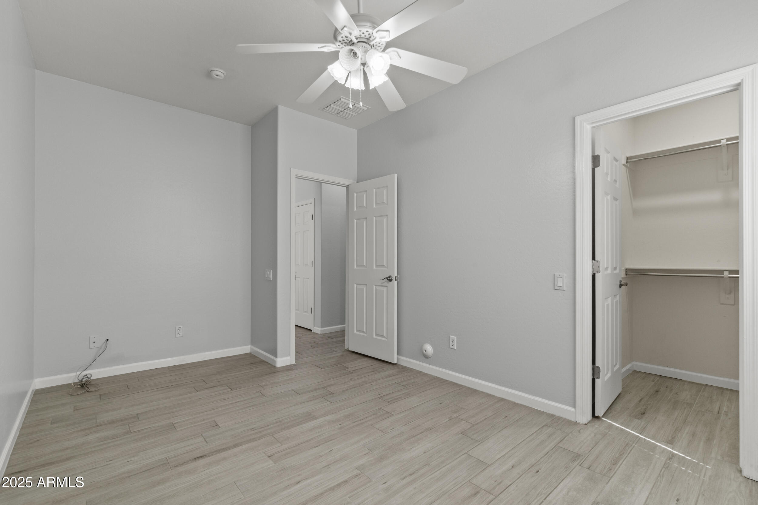 5231 W DESERT HOLLOW Drive