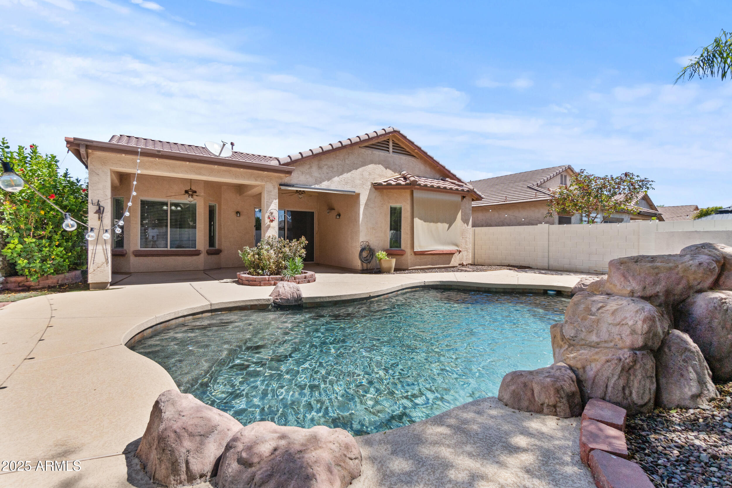 5231 W DESERT HOLLOW Drive