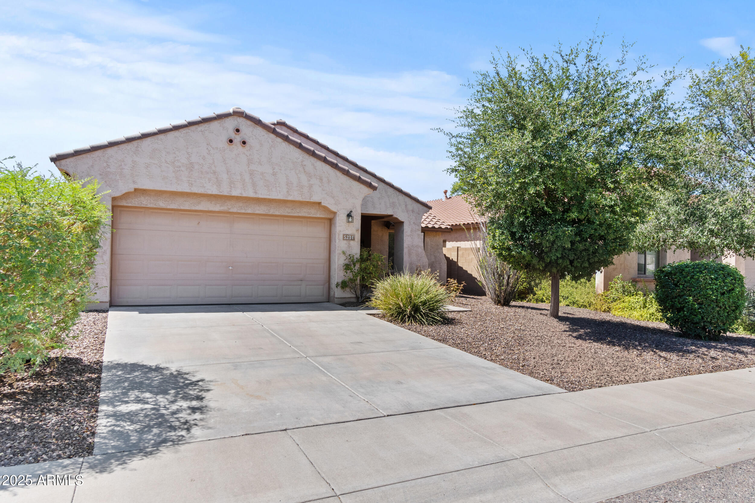 5231 W DESERT HOLLOW Drive