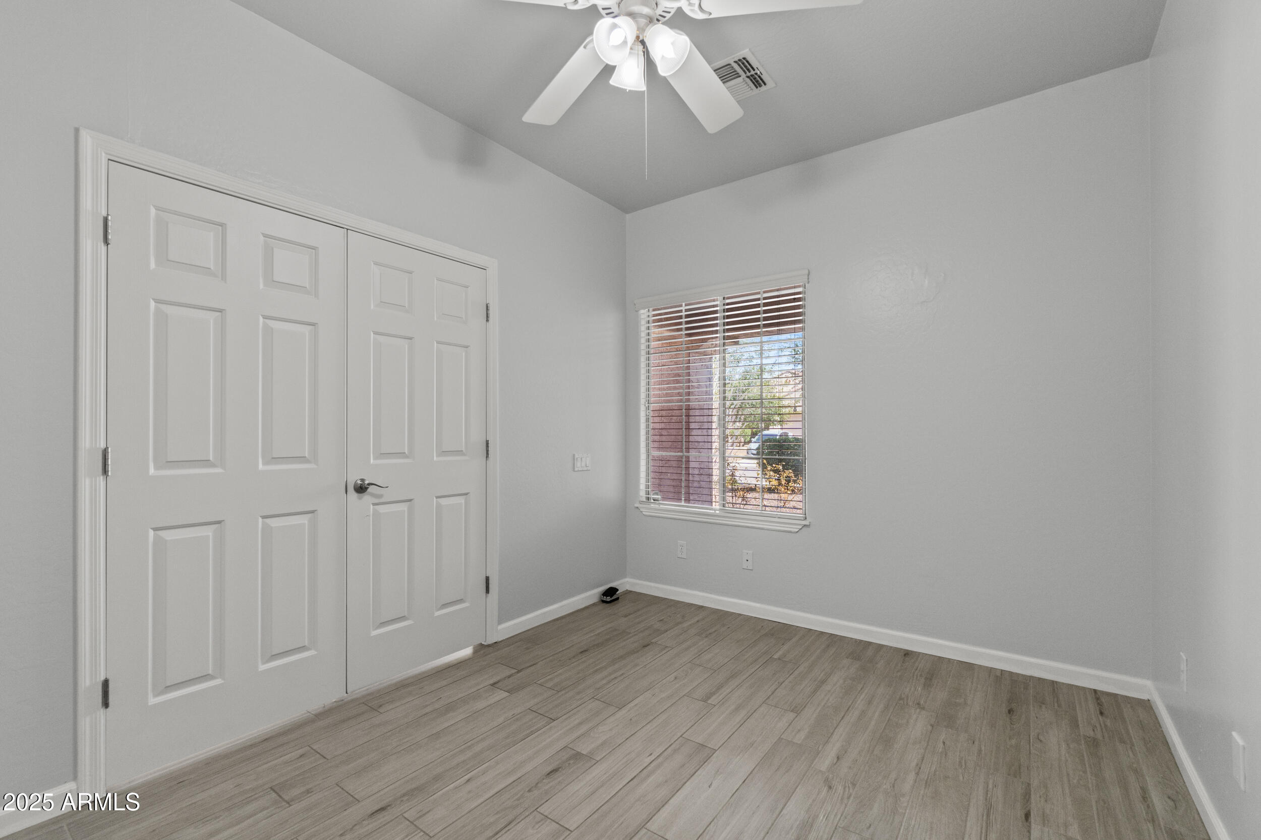 5231 W DESERT HOLLOW Drive
