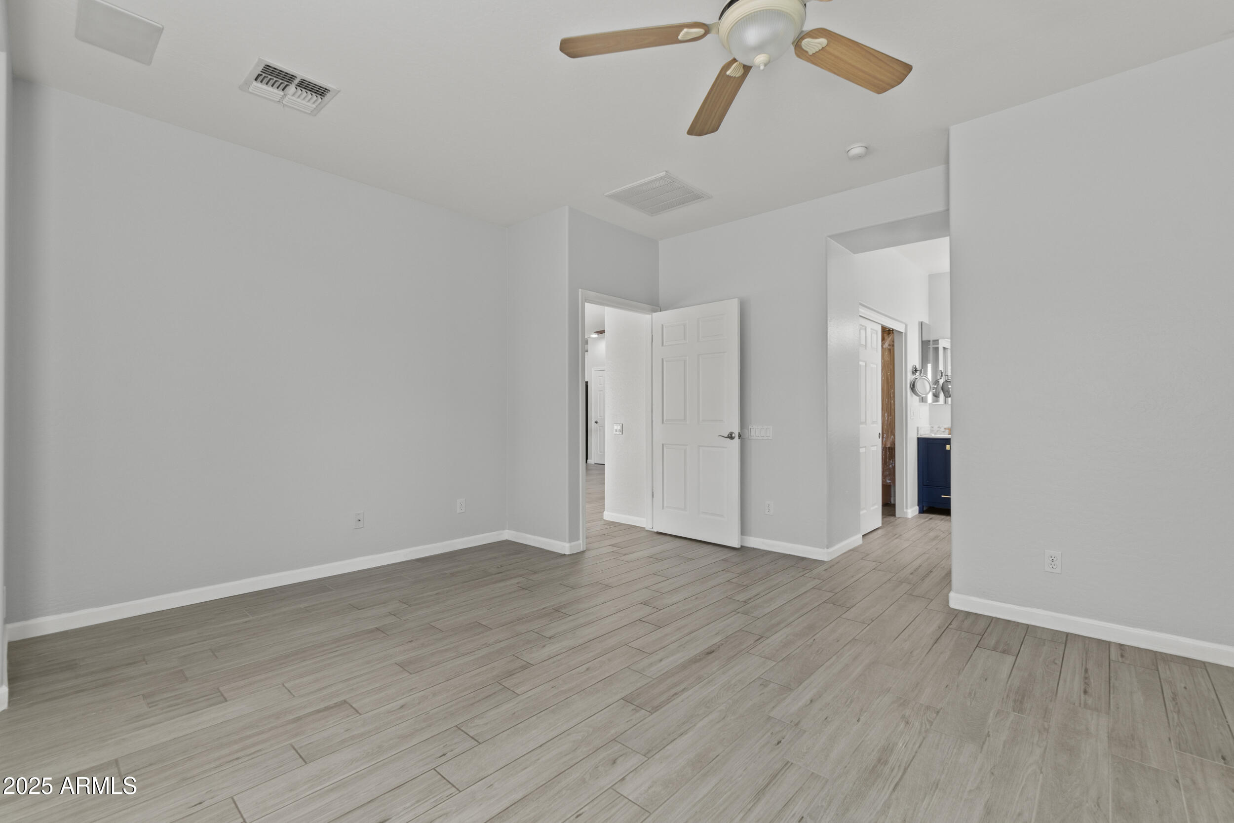 5231 W DESERT HOLLOW Drive