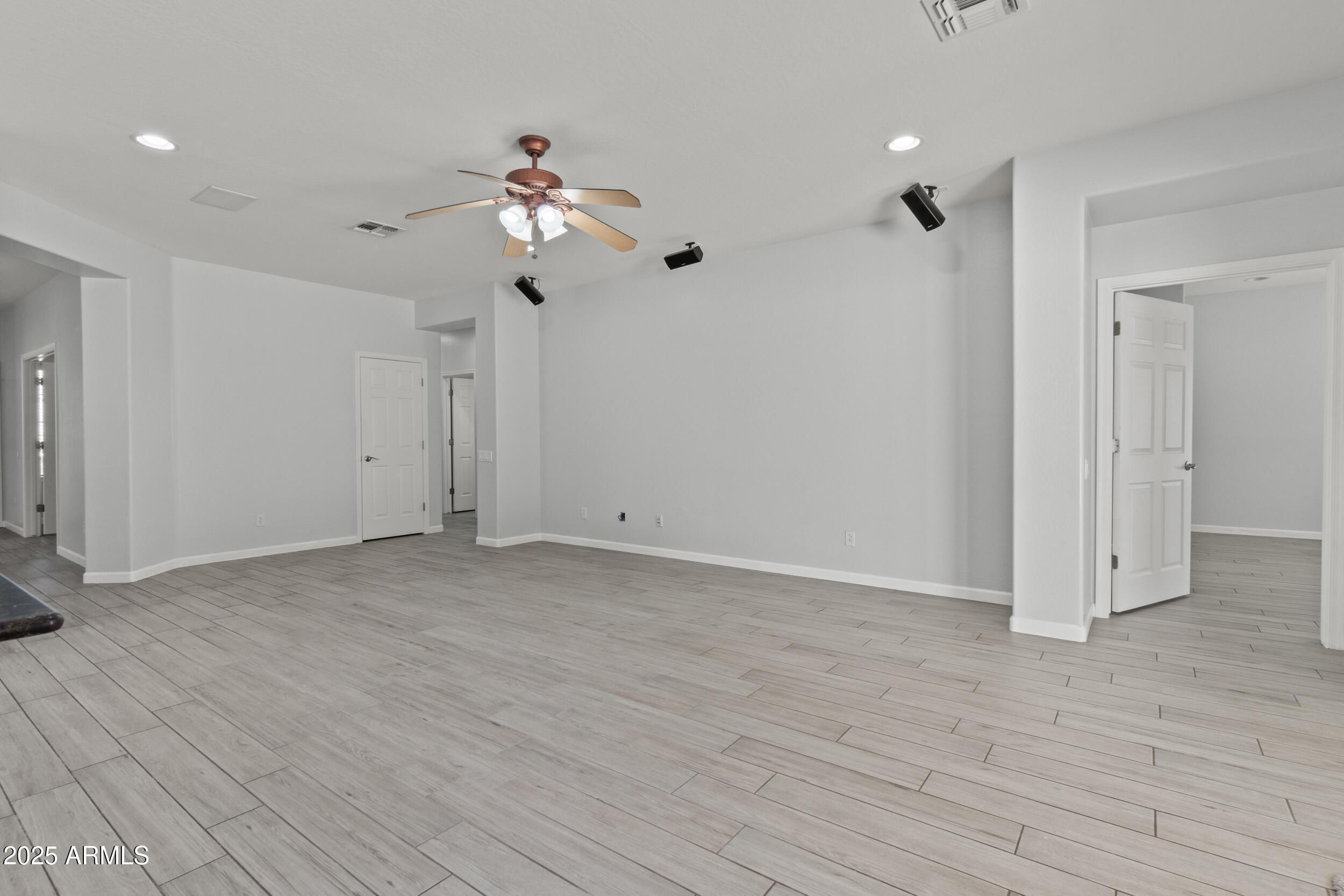 5231 W DESERT HOLLOW Drive
