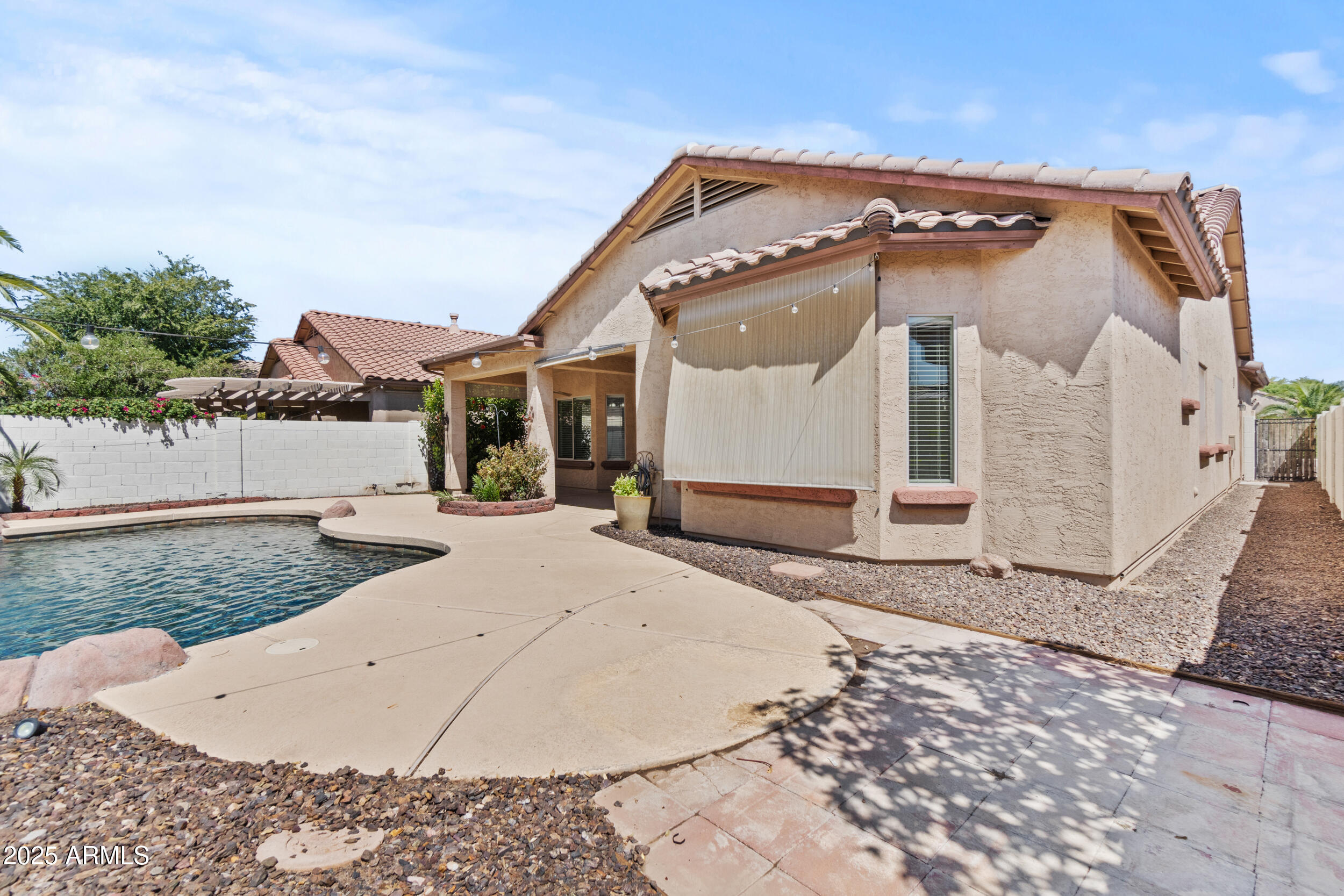 5231 W DESERT HOLLOW Drive