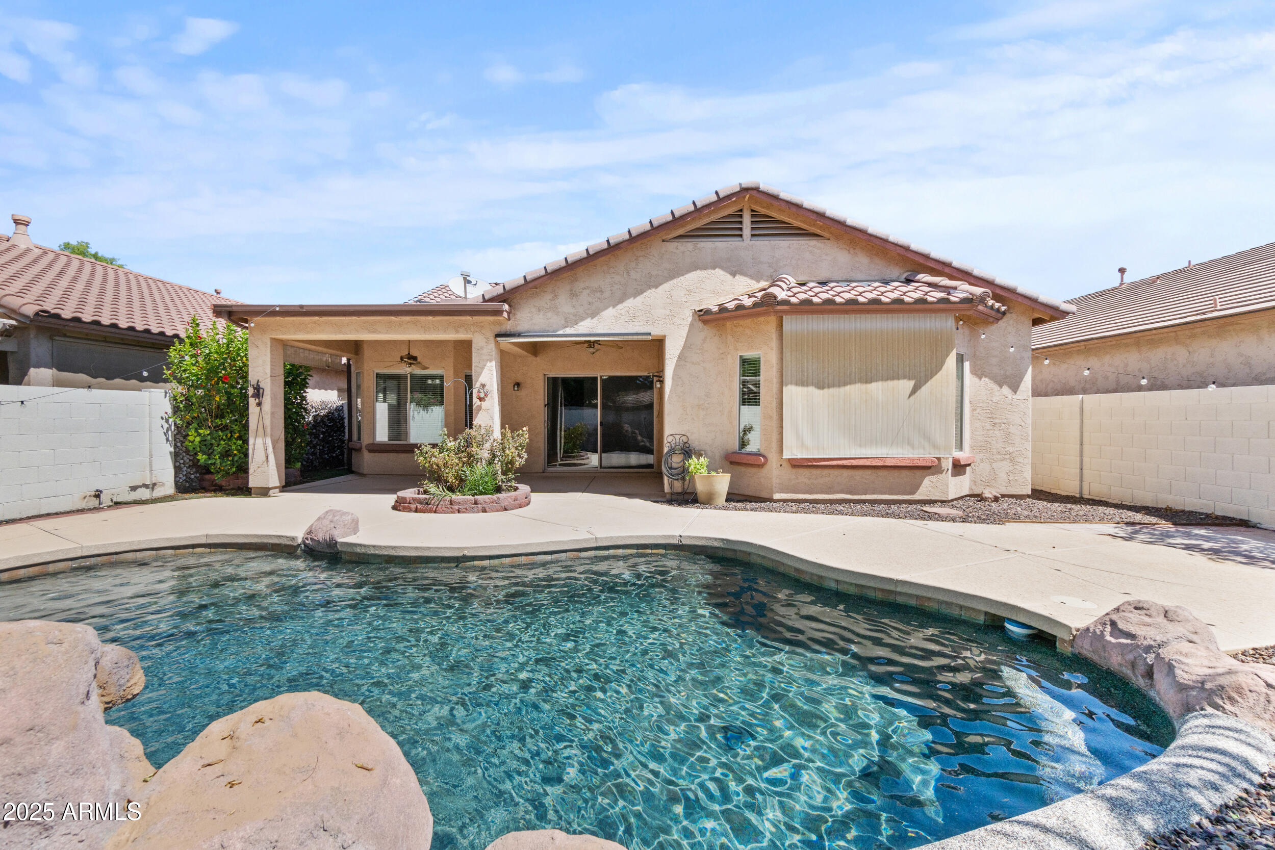 5231 W DESERT HOLLOW Drive