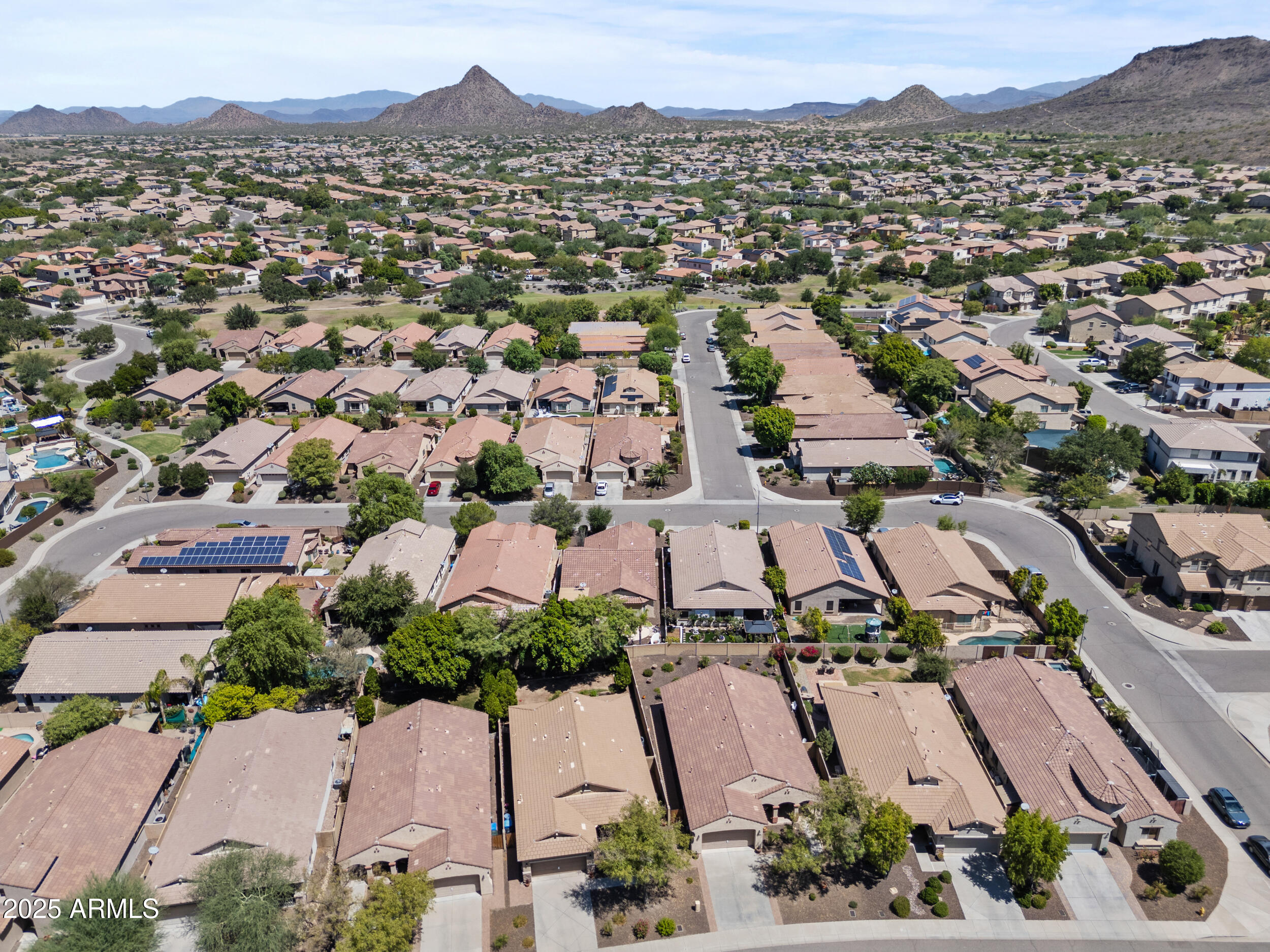 5231 W DESERT HOLLOW Drive