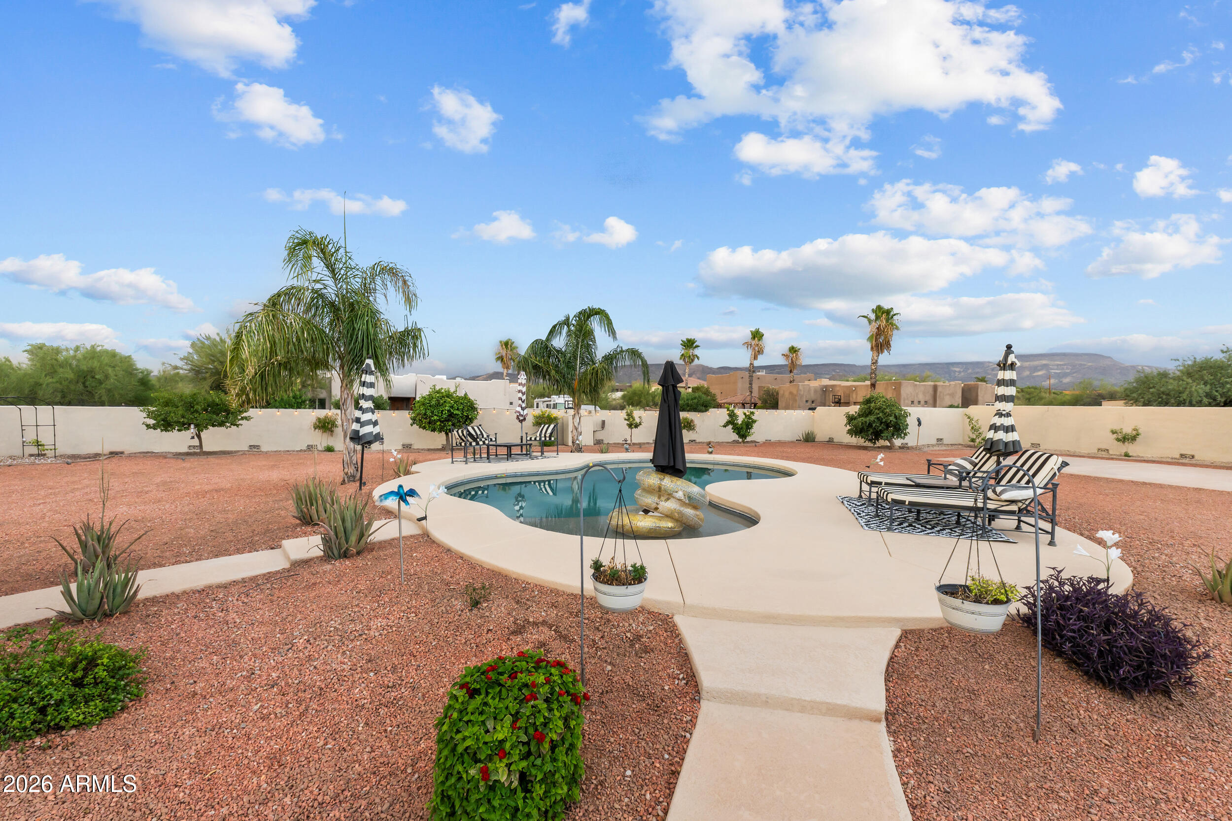 1106 E CIRCLE MOUNTAIN Road