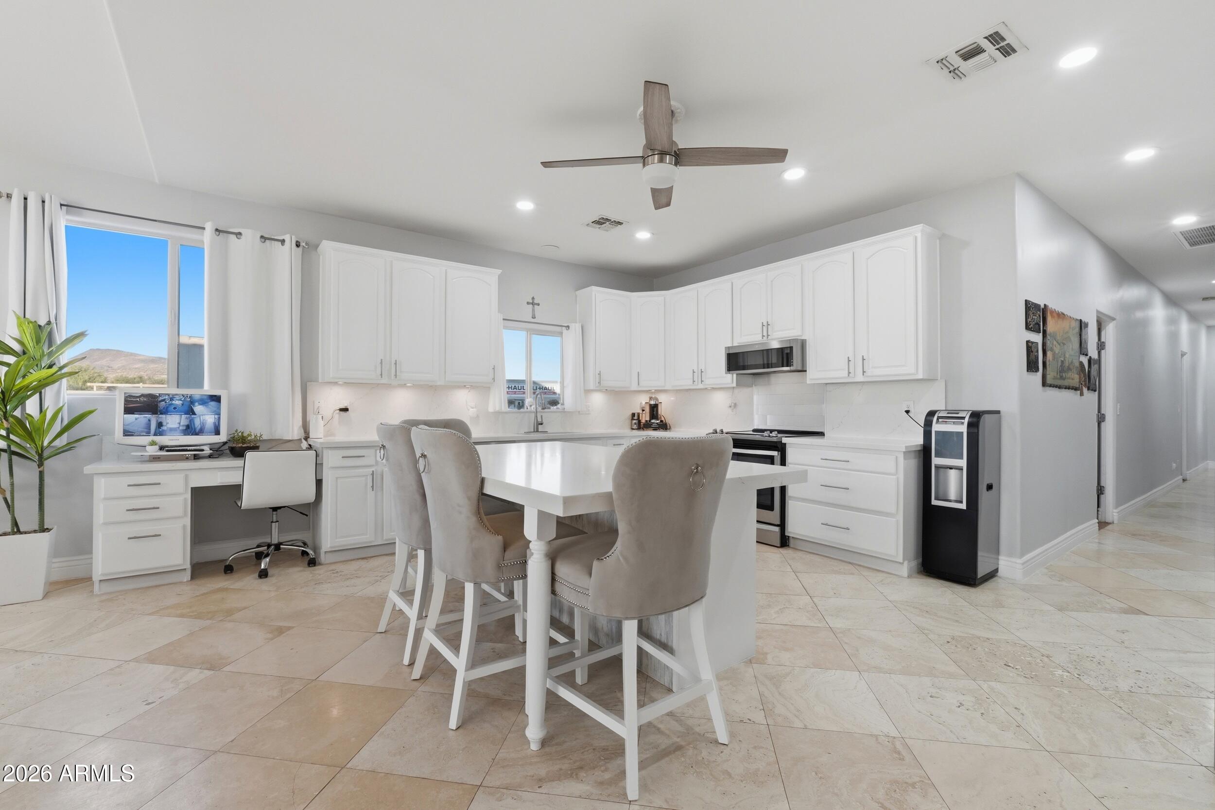 1106 E CIRCLE MOUNTAIN Road