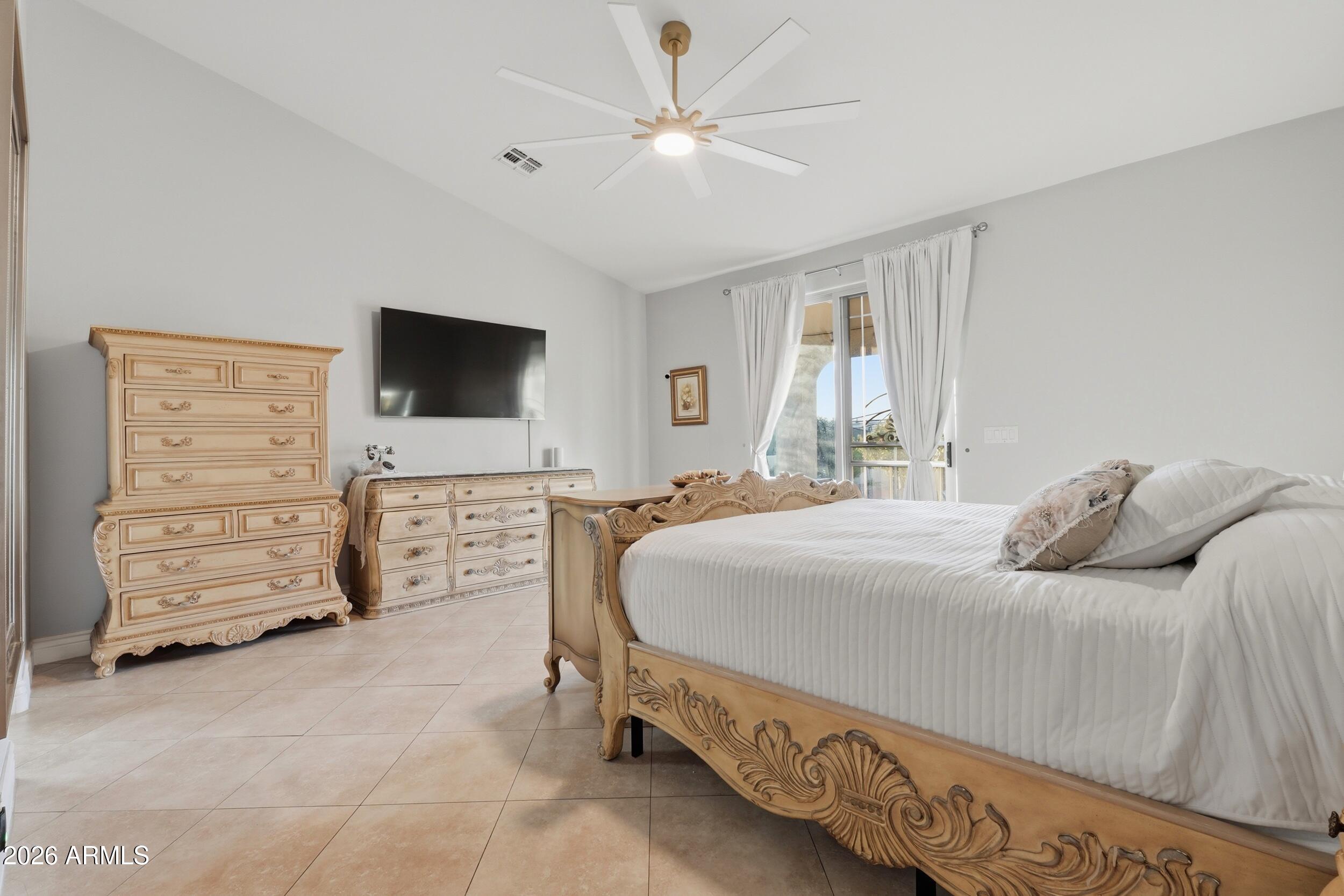 1106 E CIRCLE MOUNTAIN Road