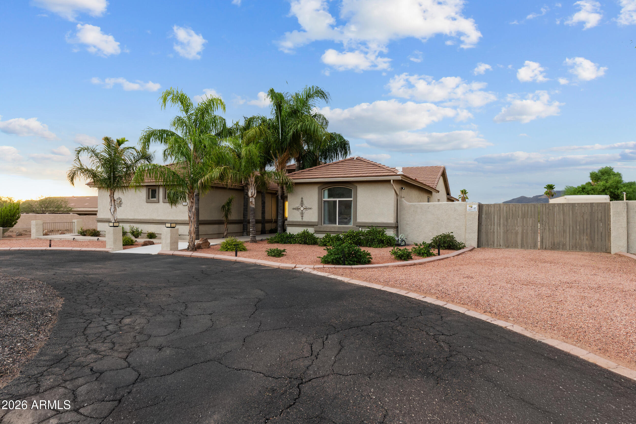 1106 E CIRCLE MOUNTAIN Road