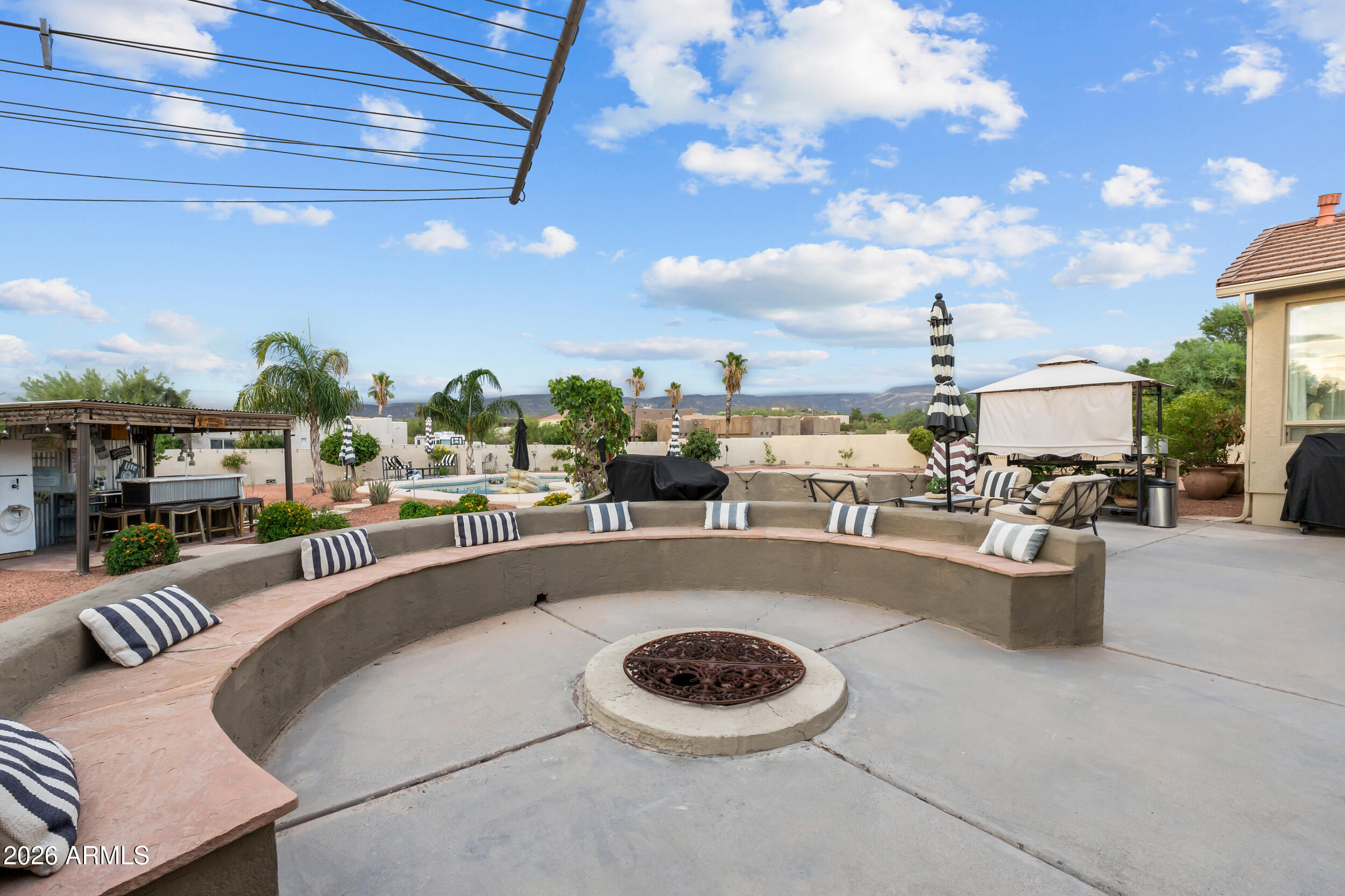 1106 E CIRCLE MOUNTAIN Road
