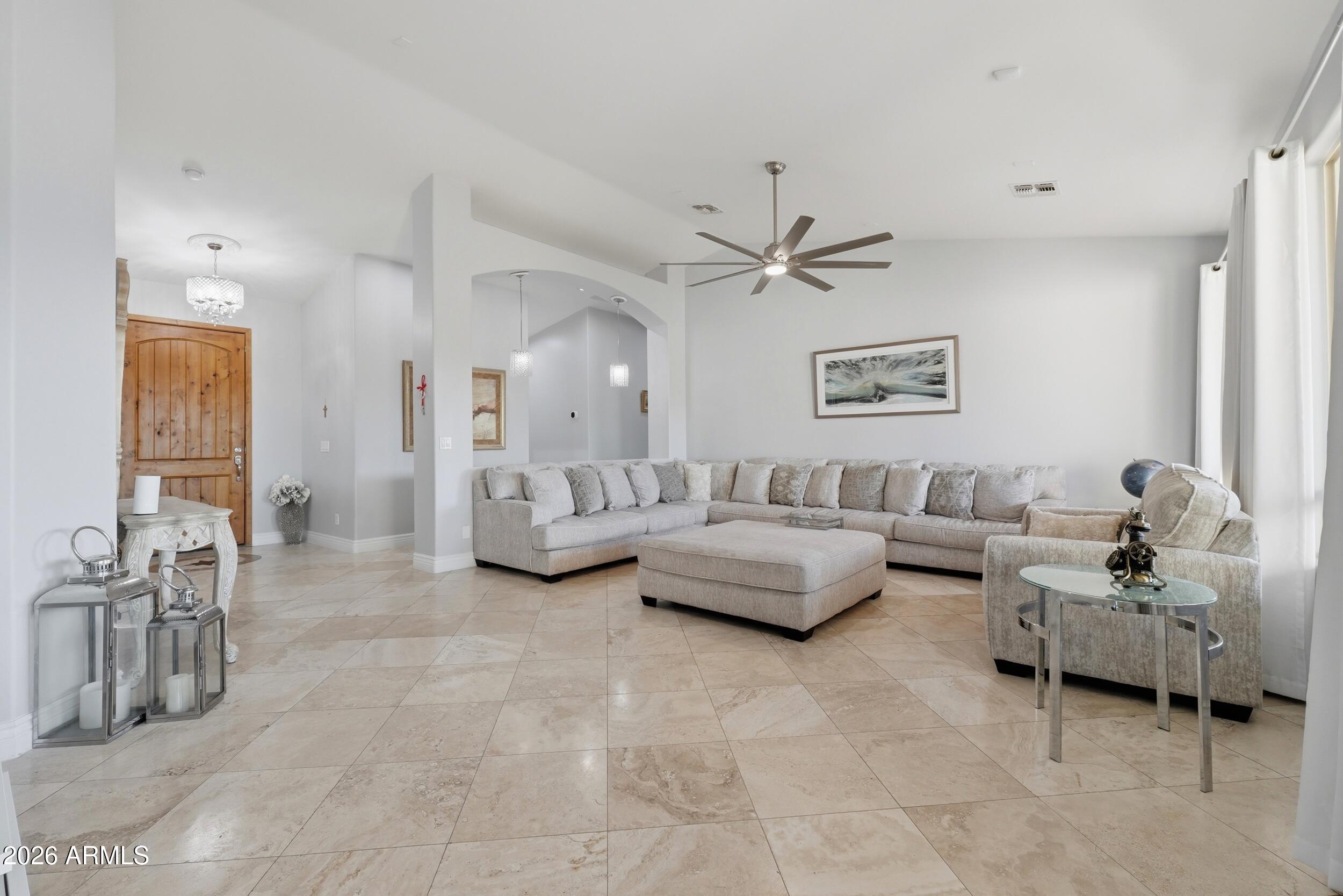 1106 E CIRCLE MOUNTAIN Road