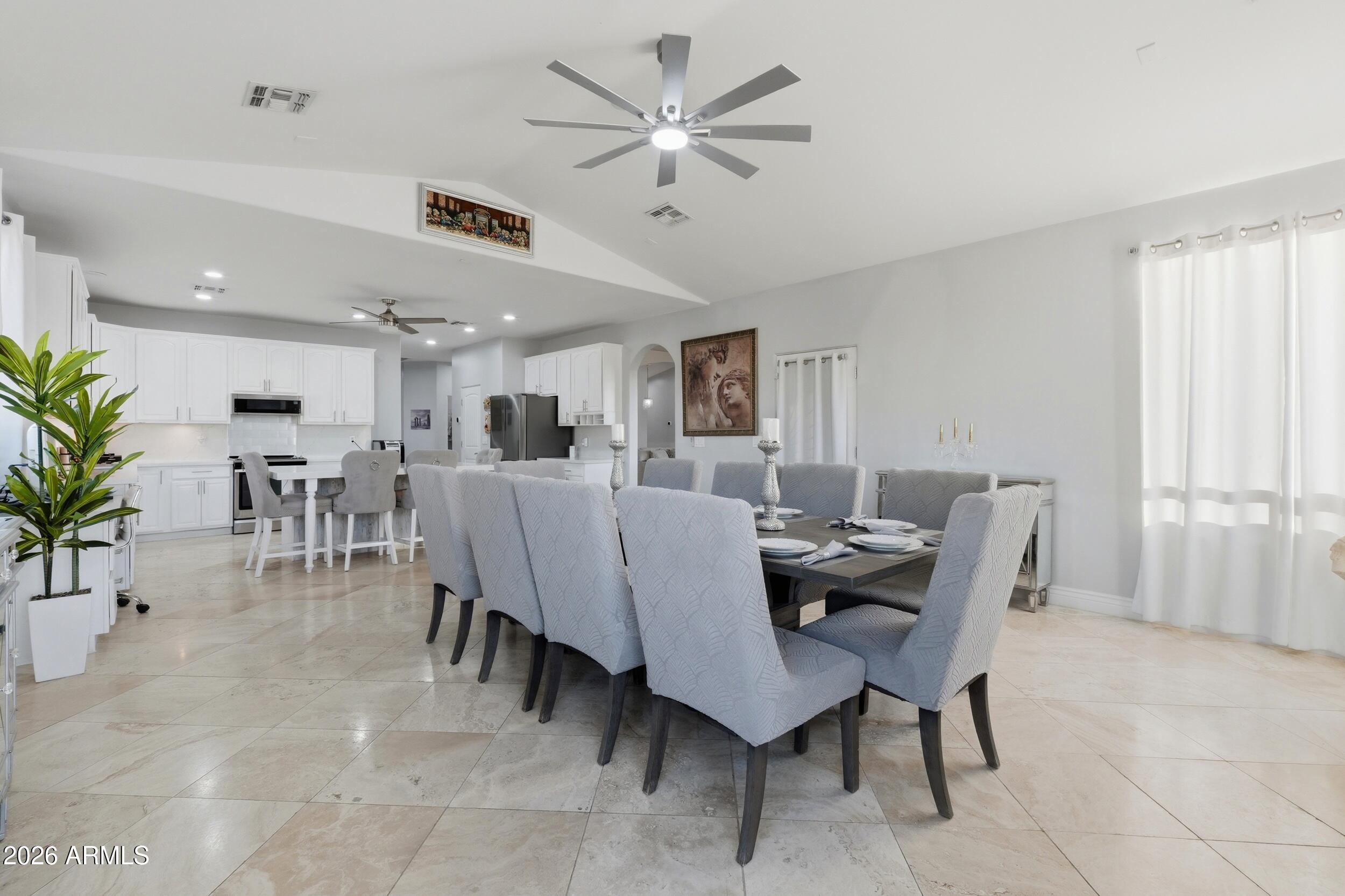 1106 E CIRCLE MOUNTAIN Road