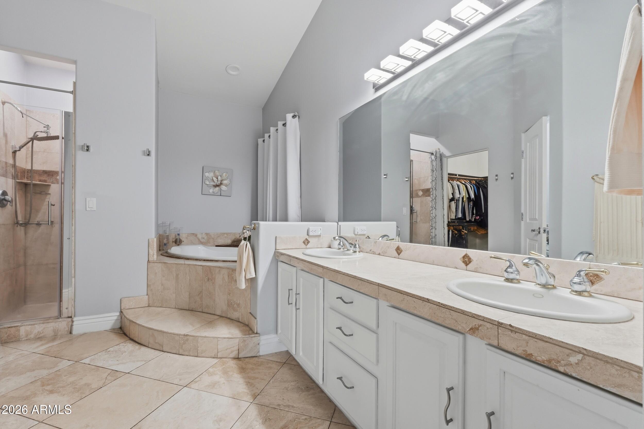 1106 E CIRCLE MOUNTAIN Road