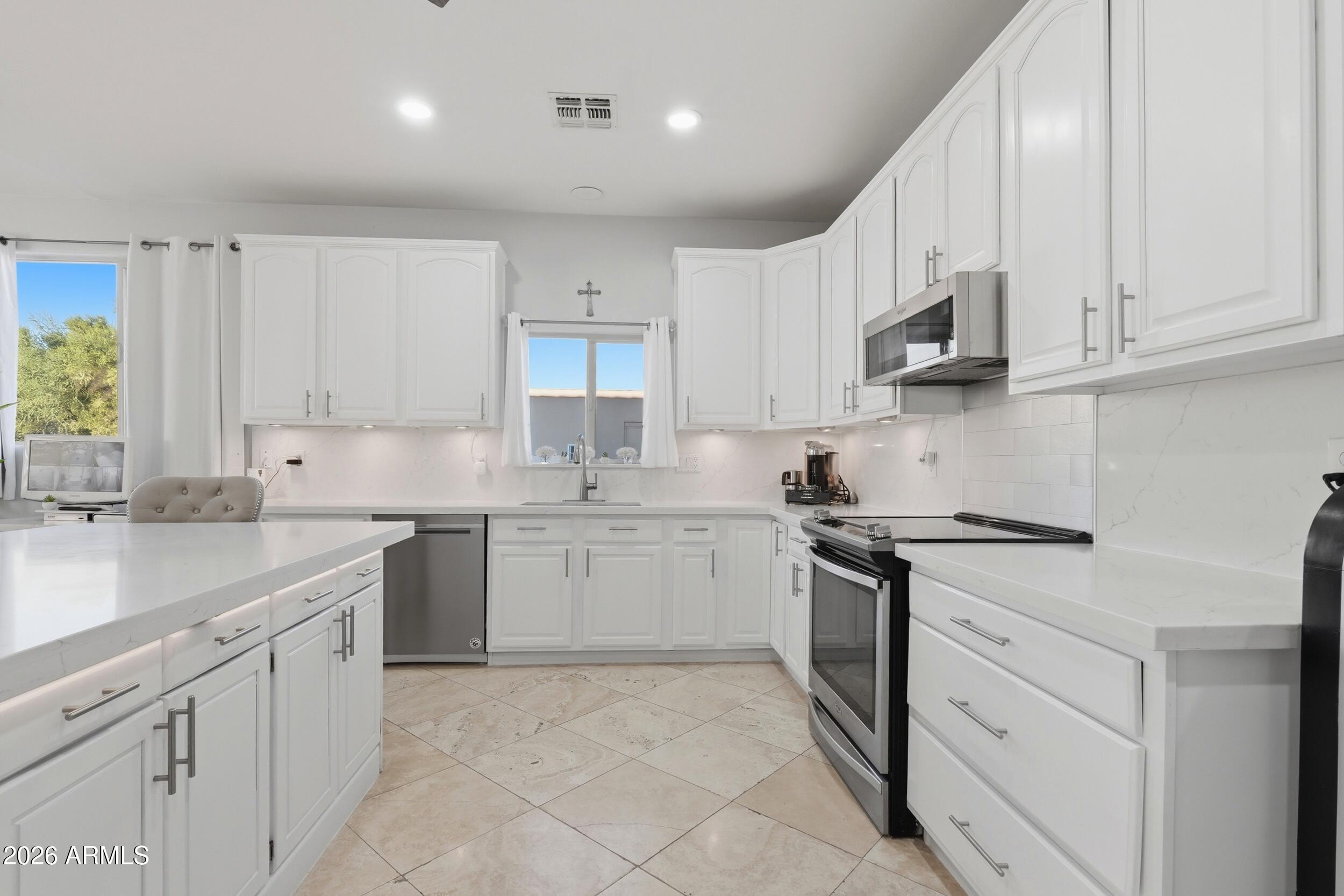 1106 E CIRCLE MOUNTAIN Road