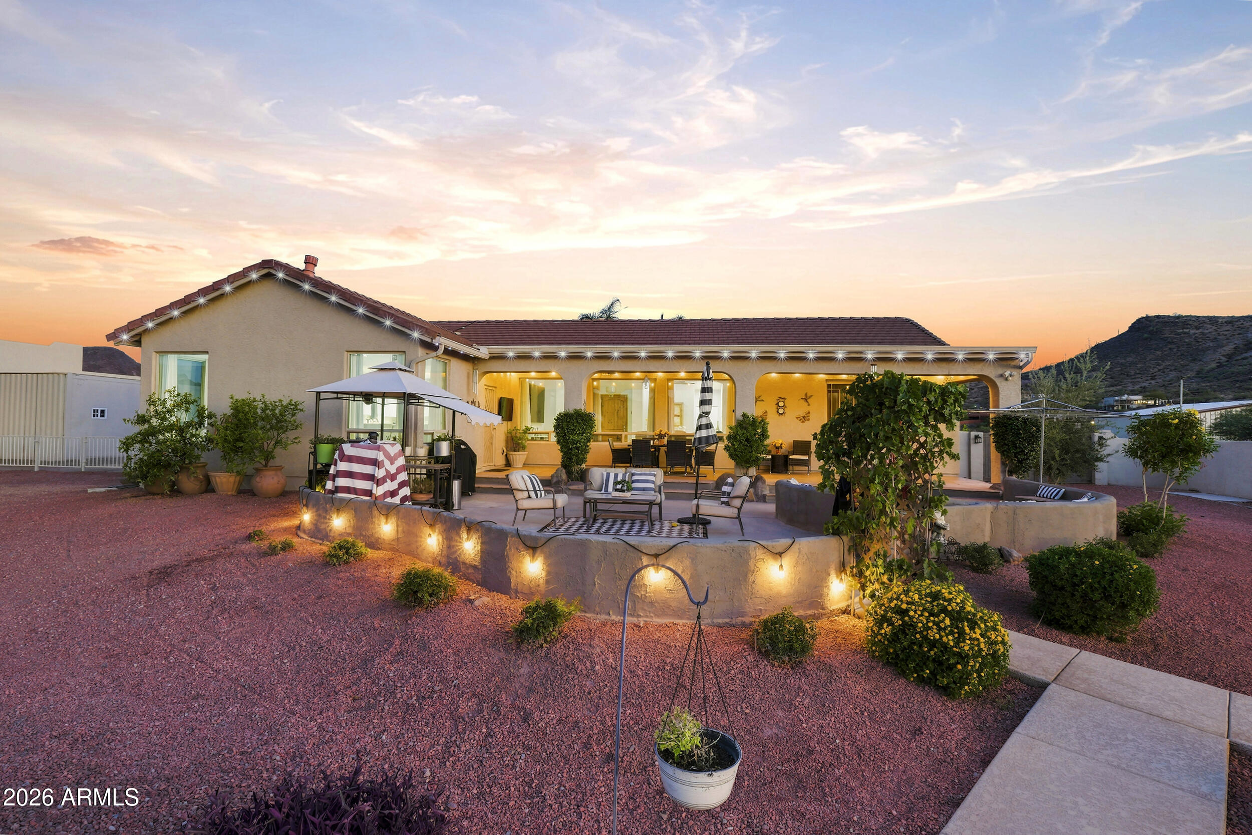 1106 E CIRCLE MOUNTAIN Road