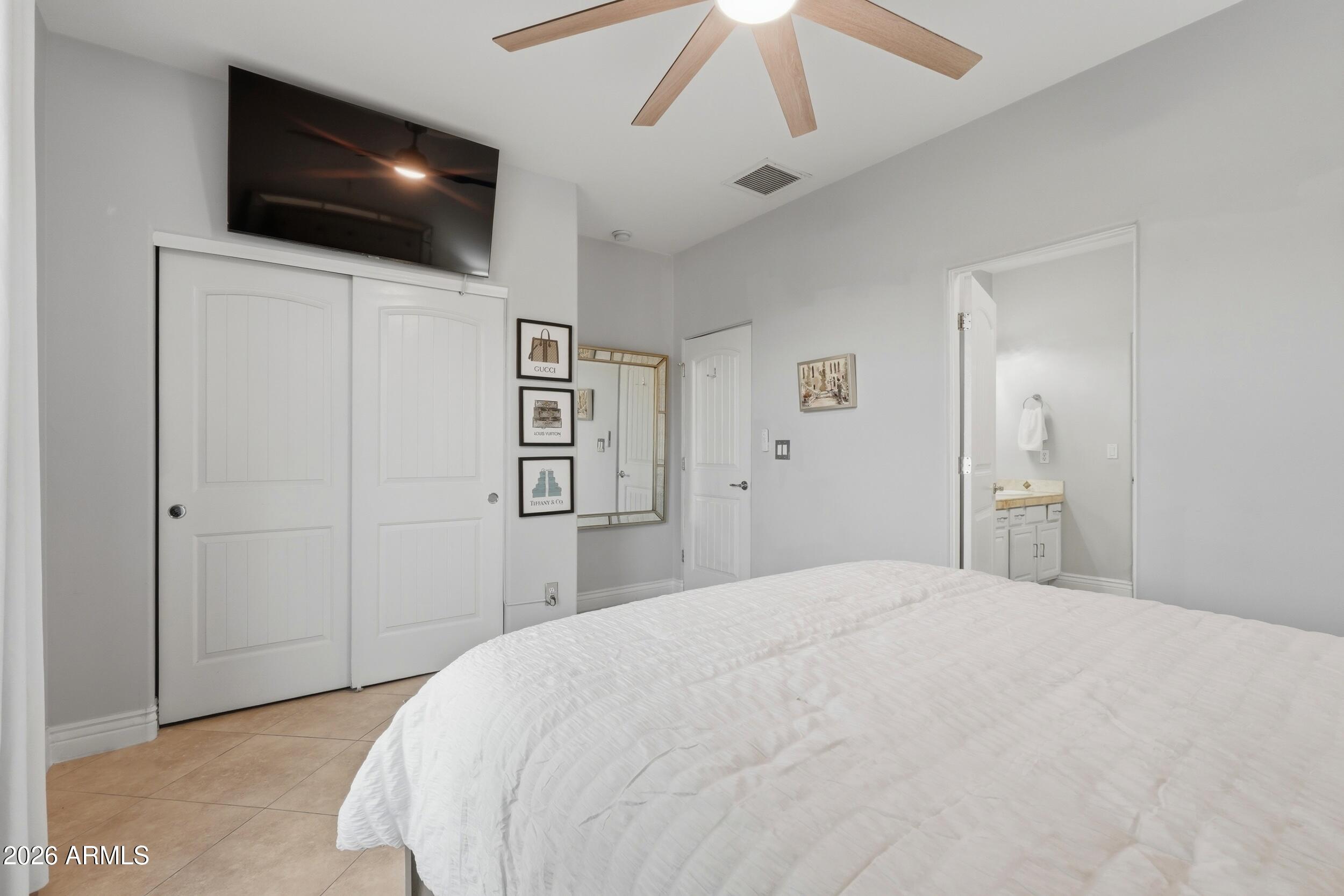 1106 E CIRCLE MOUNTAIN Road