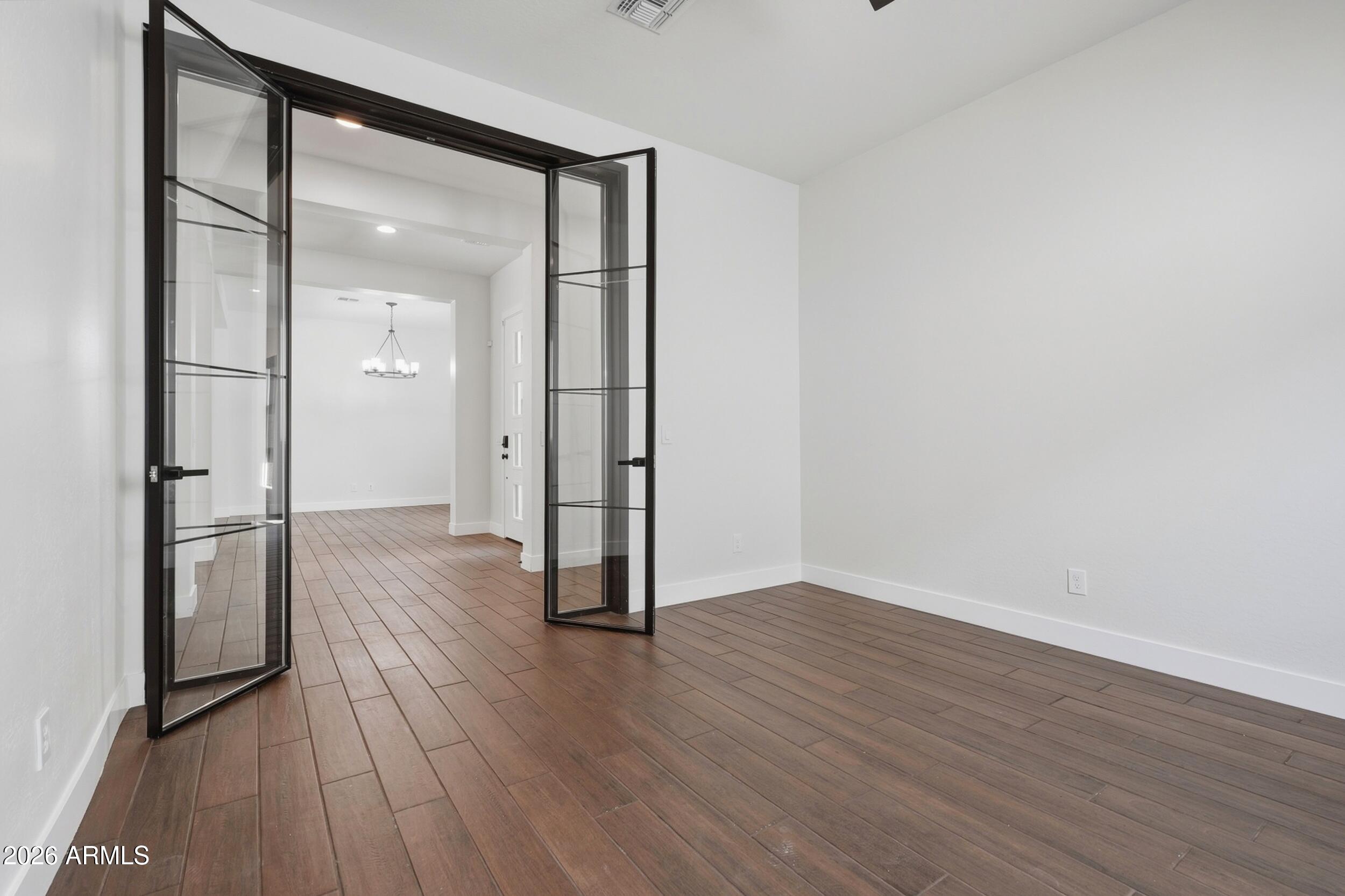 813 E Corral Road