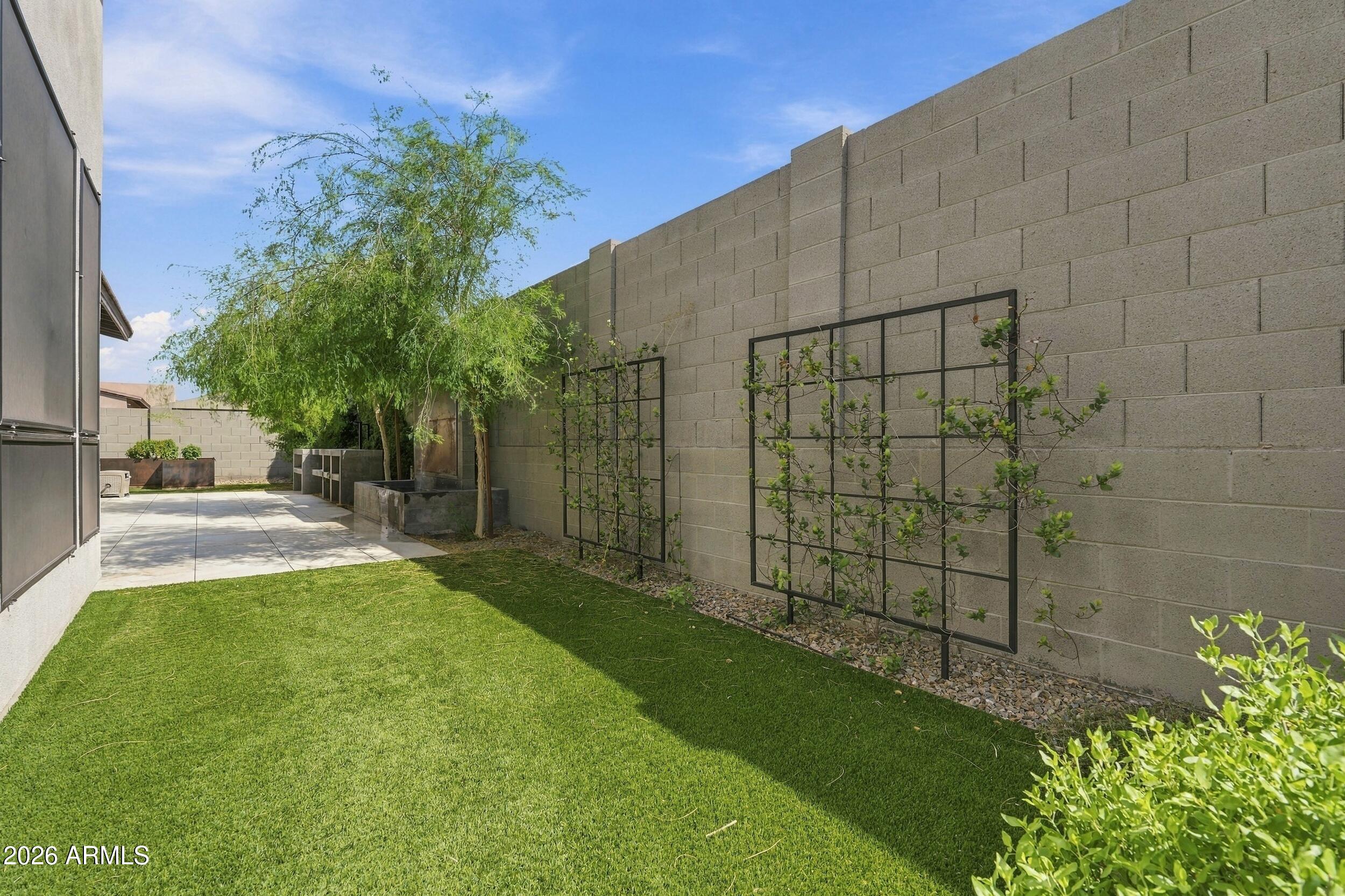 813 E Corral Road