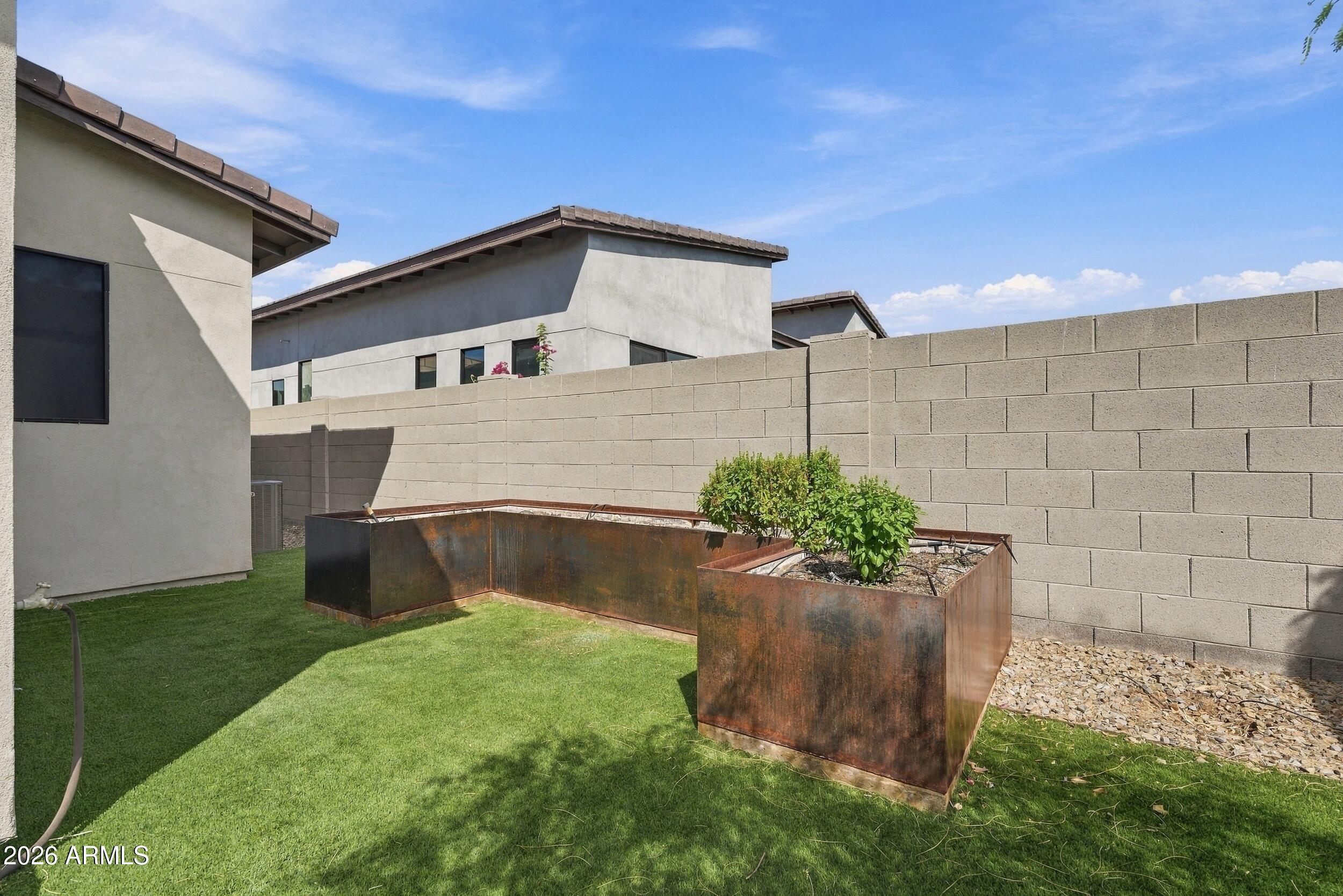 813 E Corral Road