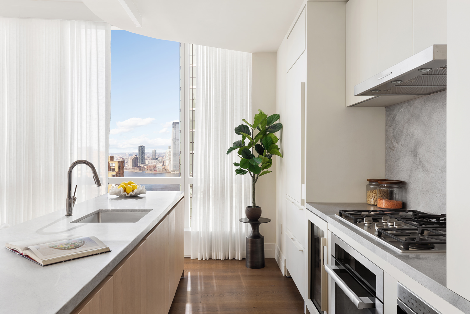 77 GREENWICH Street 23A