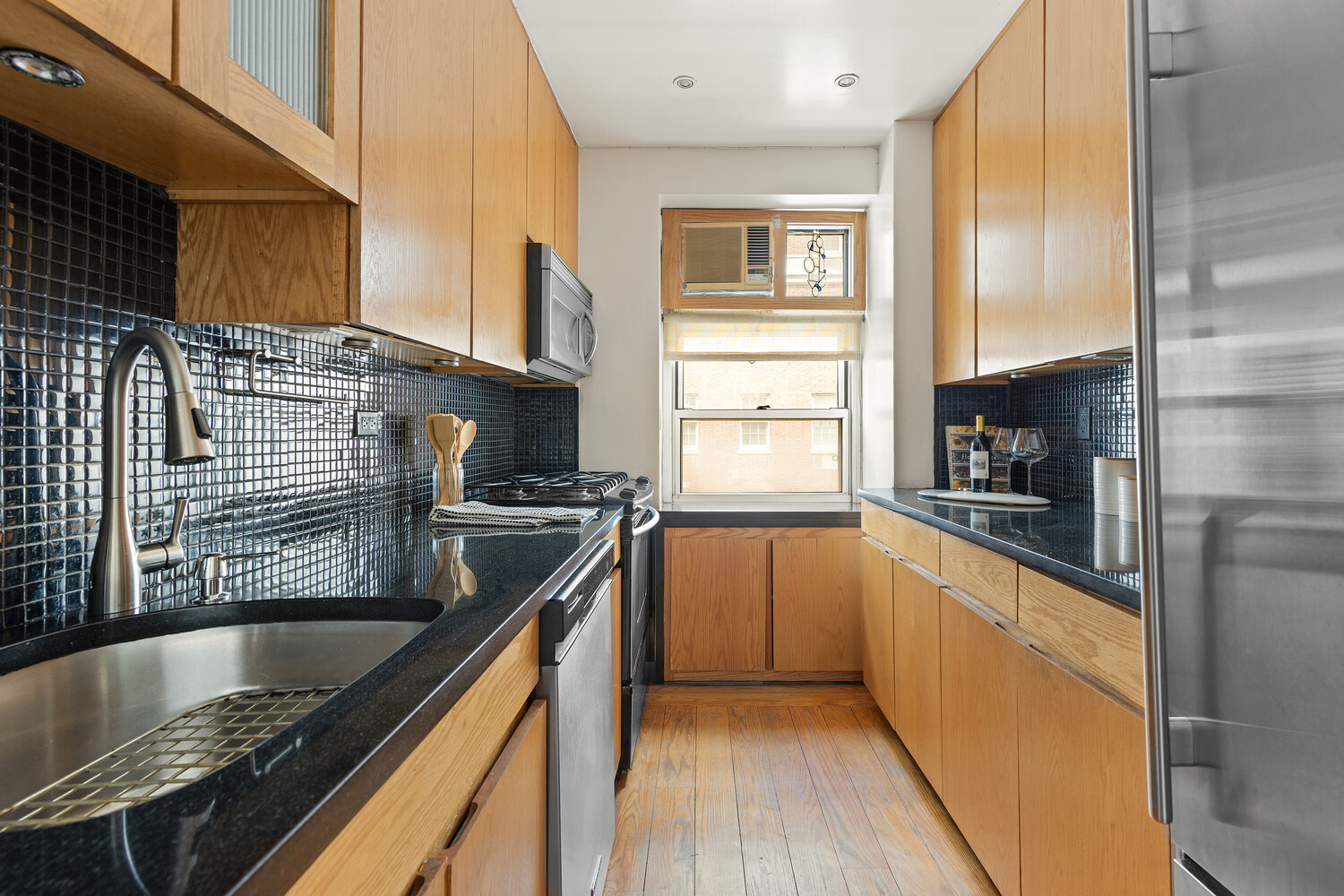 25 SUTTON Place S 11C