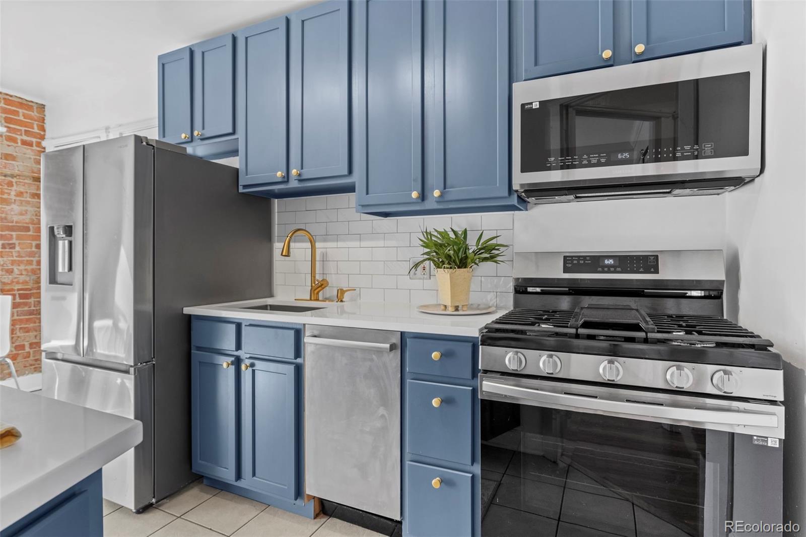 1416 N Downing Street Unit: 6