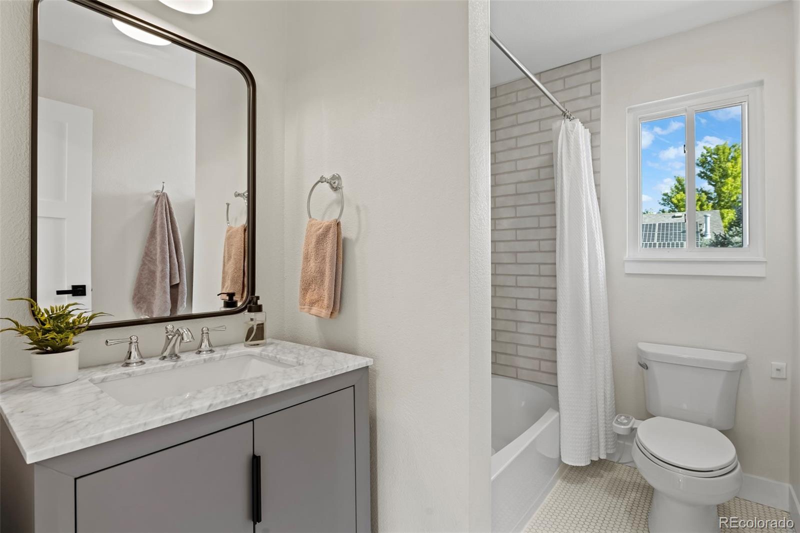 1201 Stonehaven Avenue