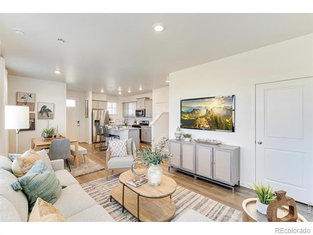 958 Hoptree Court