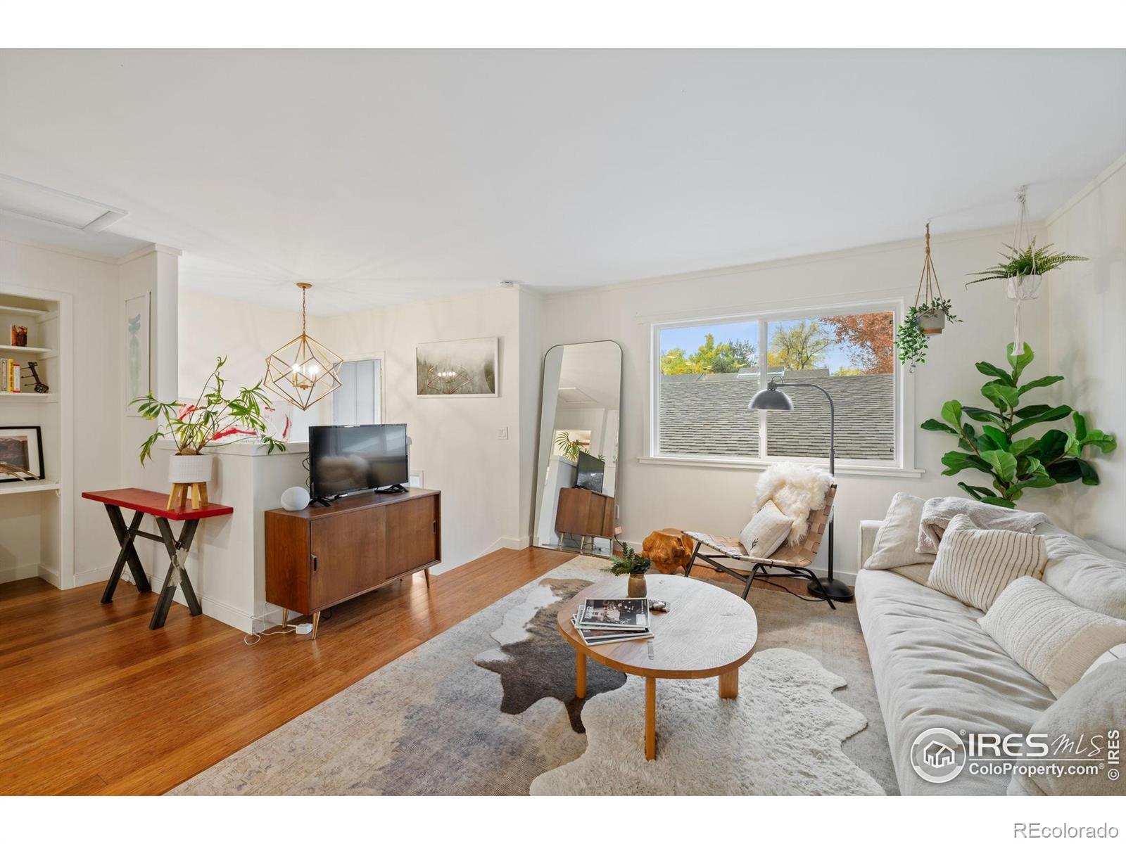 5411 White Place