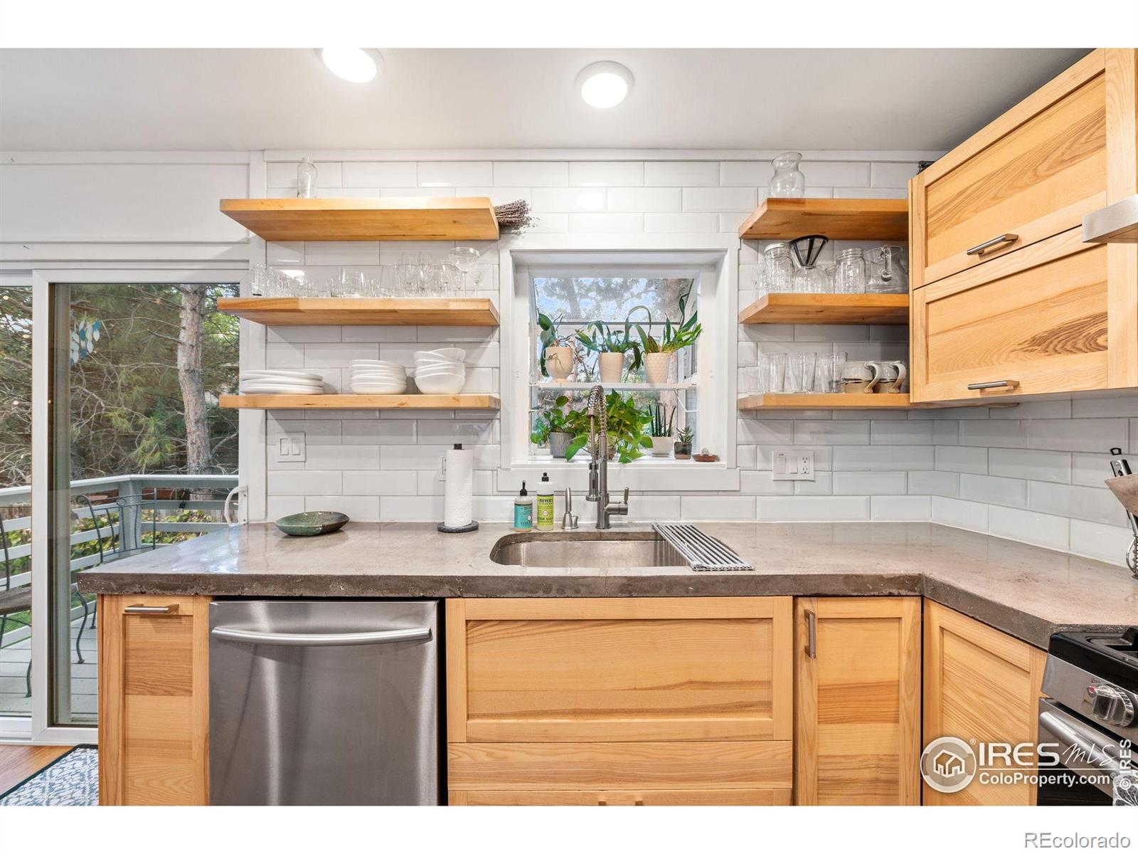 5411 White Place