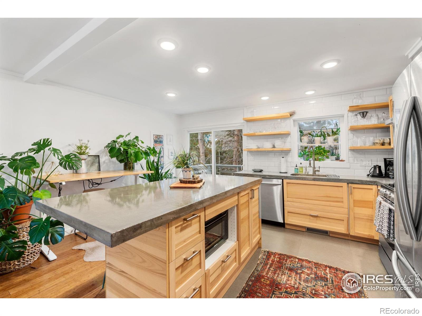 5411 White Place