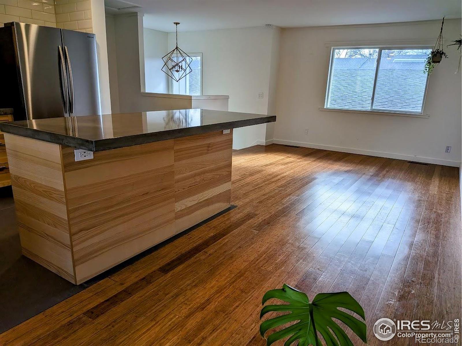 5411 White Place