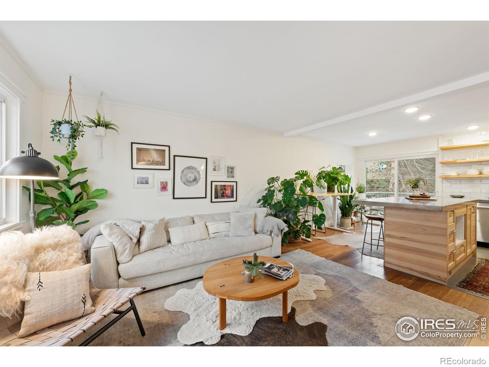 5411 White Place