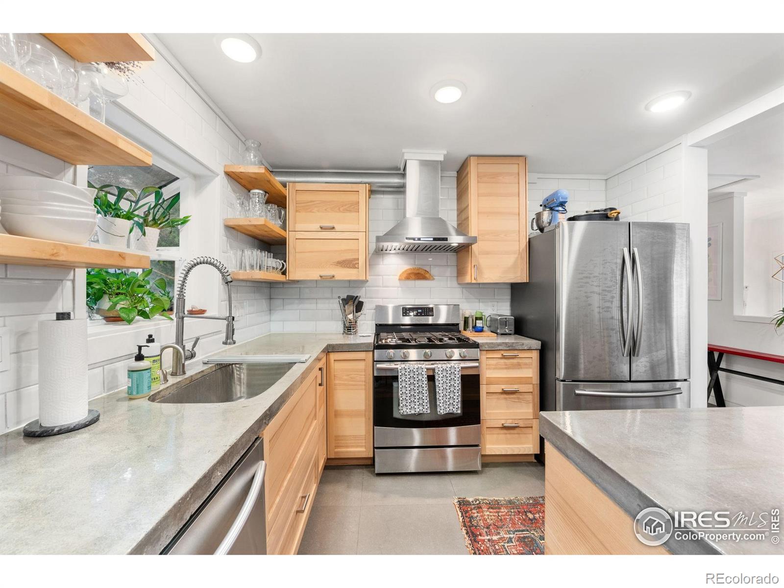 5411 White Place
