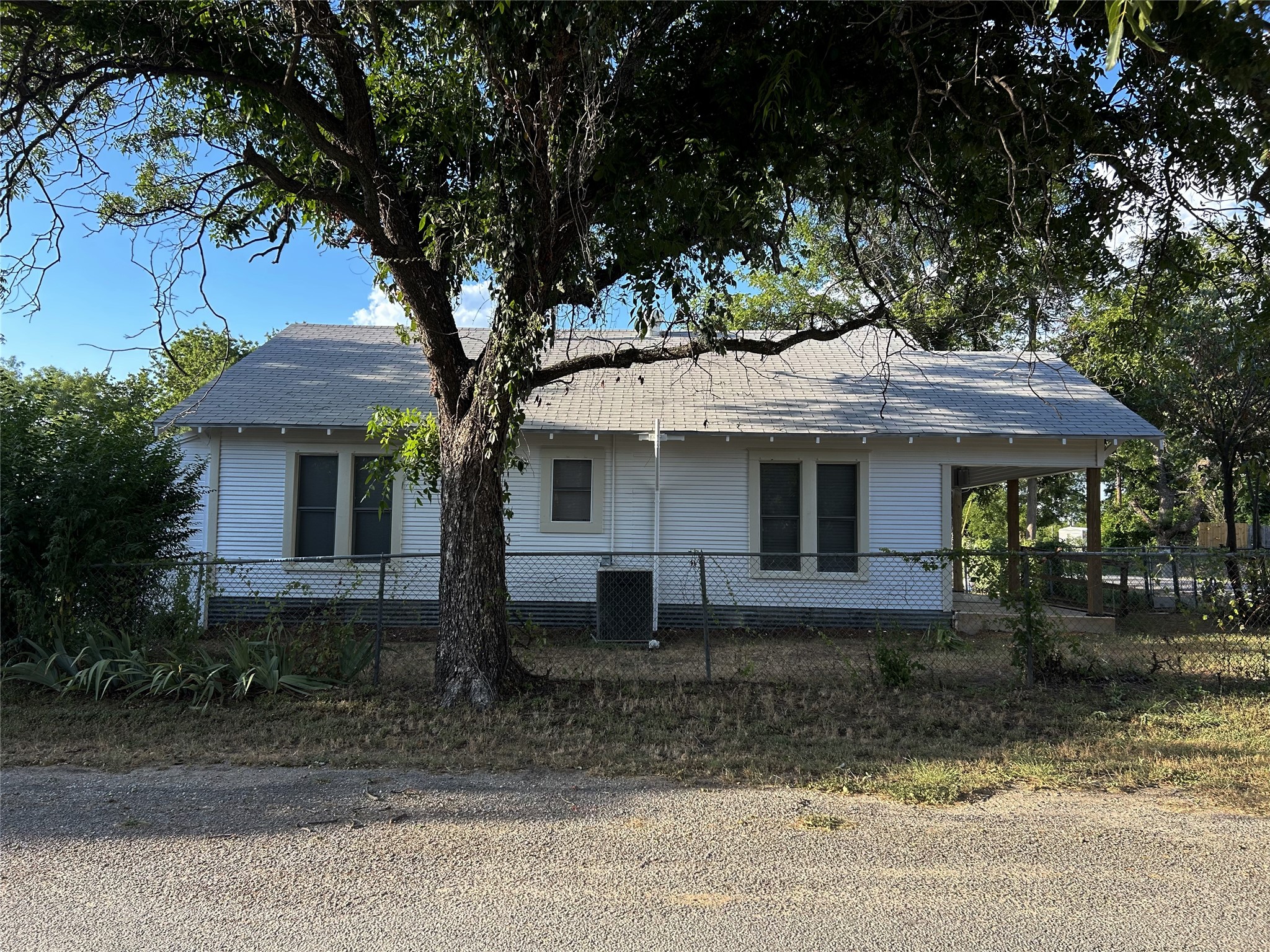 216 S Weatherford Street