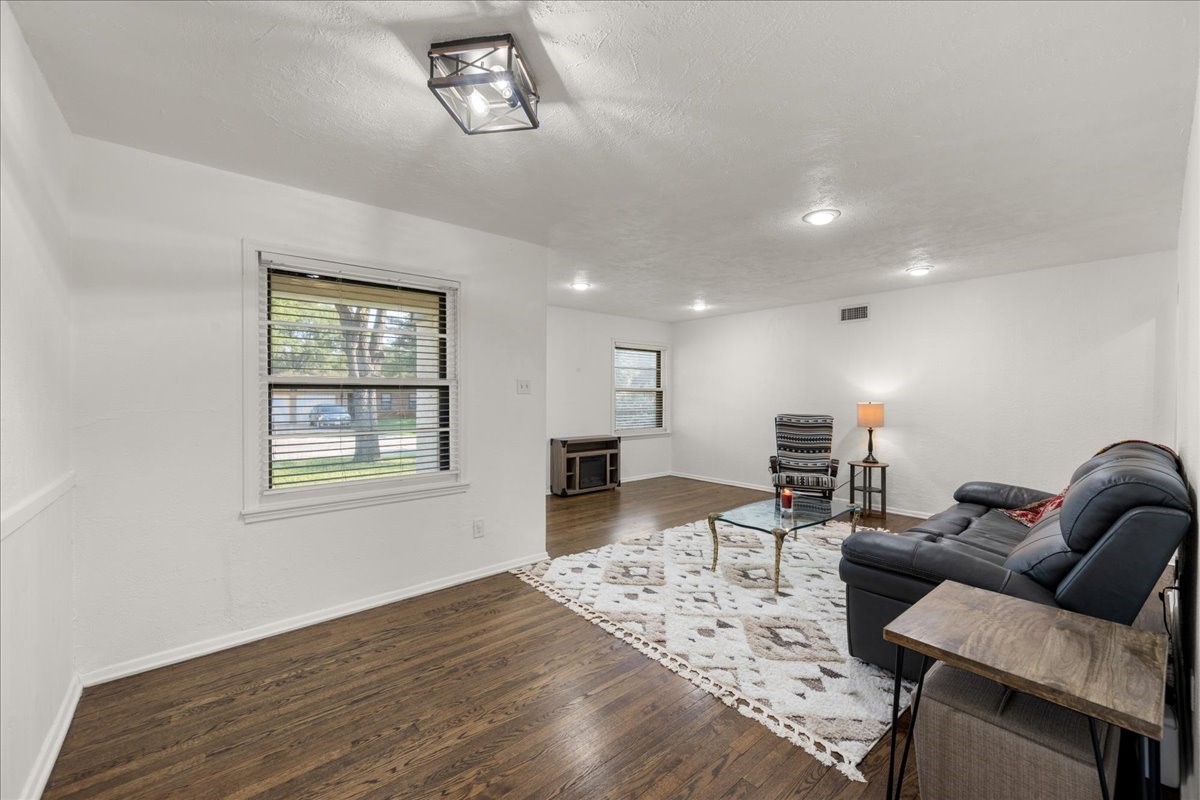 6216 Brentwood Drive