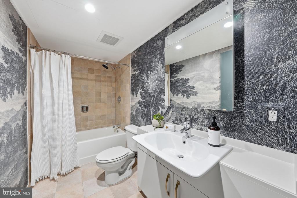 1401 CHURCH STREET NW Unit: 120