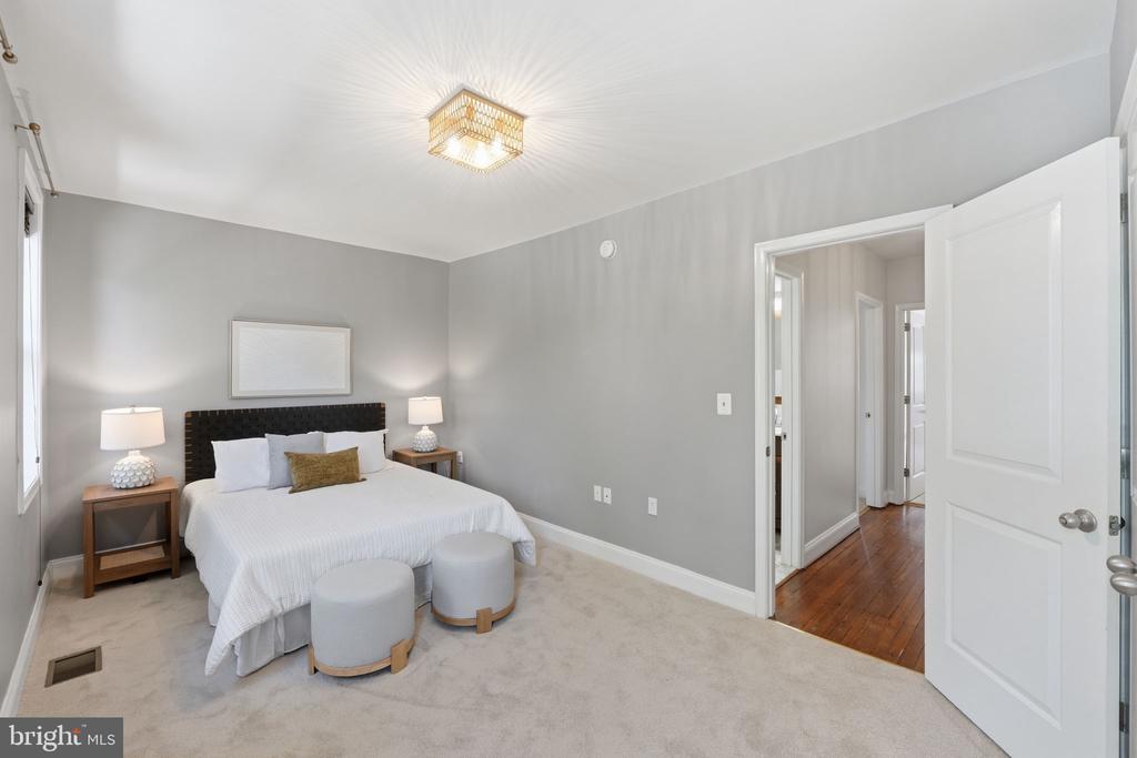 2429 3RD STREET NE