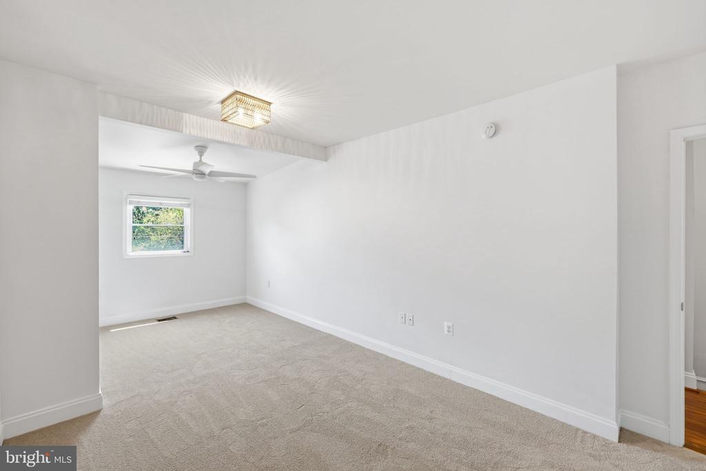 2429 3RD STREET NE