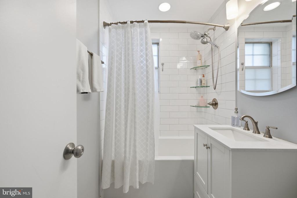 4608-B 28TH ROAD S Unit: UNIT #B
