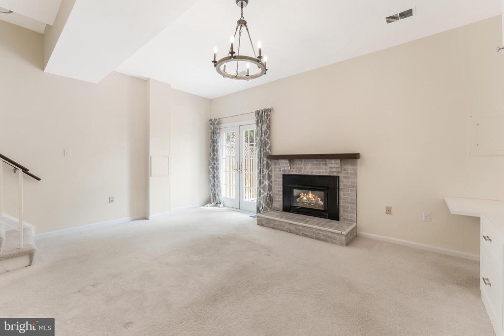 2713 FRANKLIN COURT