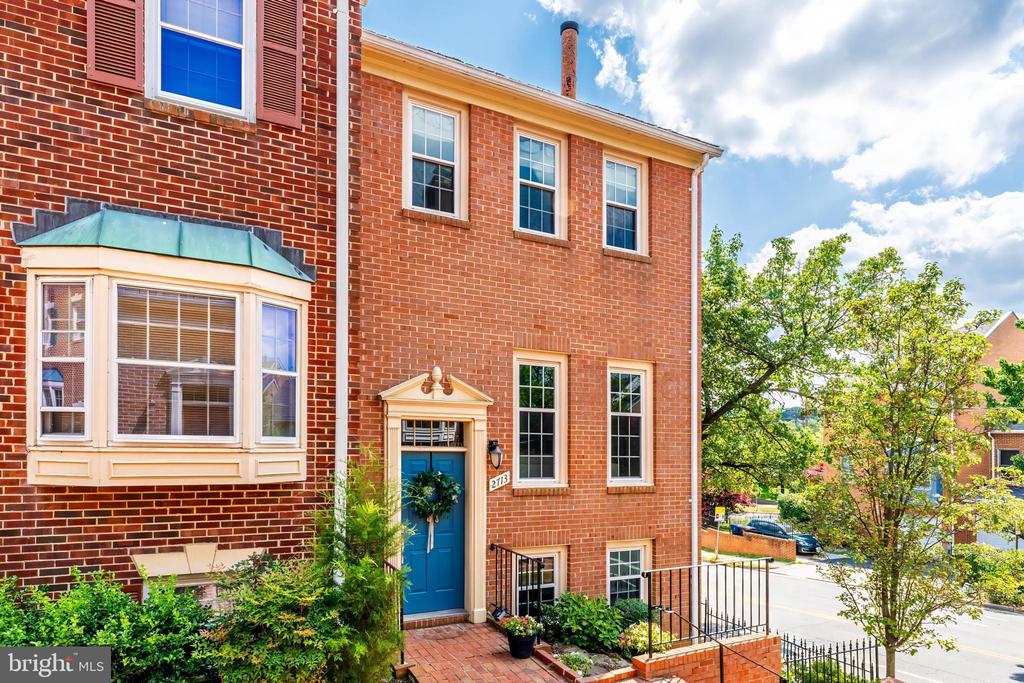 2713 FRANKLIN COURT