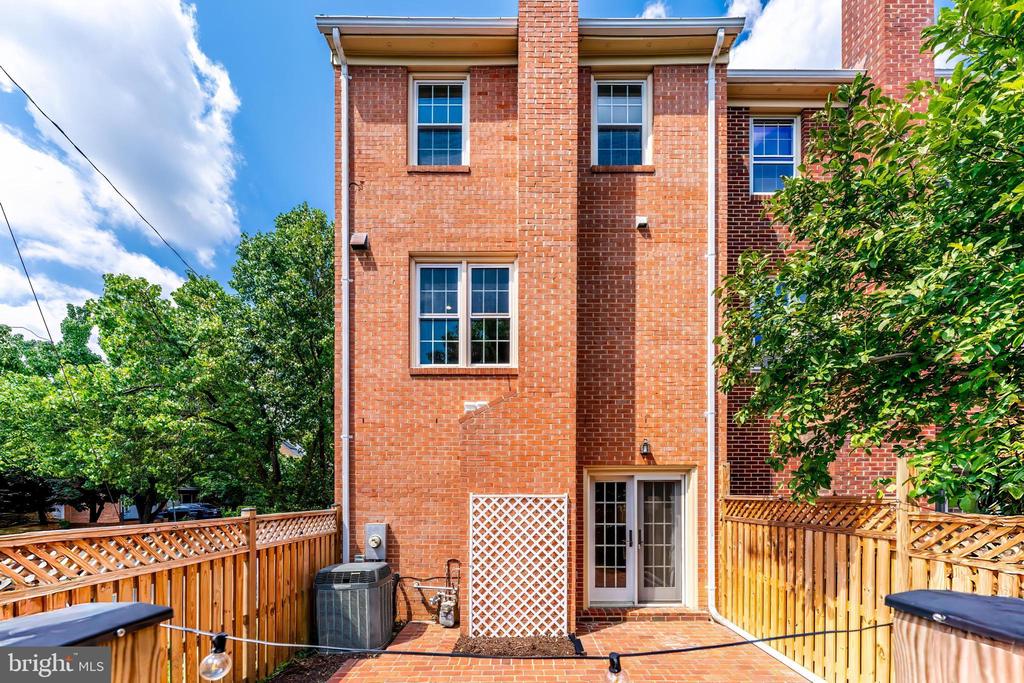 2713 FRANKLIN COURT
