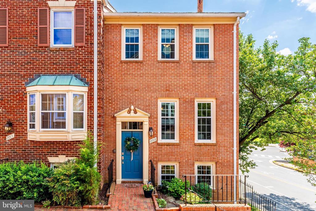 2713 FRANKLIN COURT