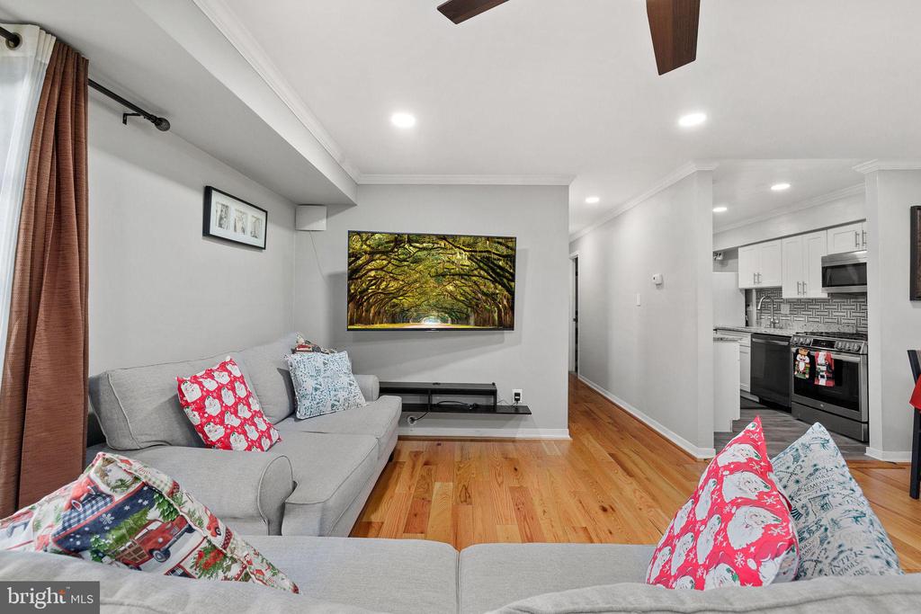 1138 S WASHINGTON STREET Unit: 103