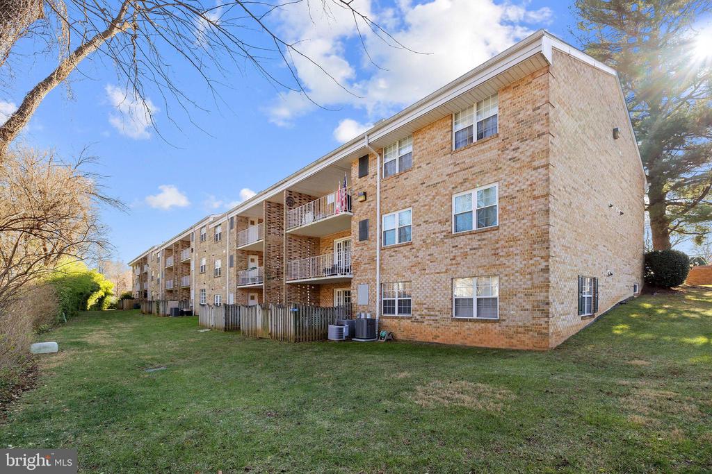 1138 S WASHINGTON STREET Unit: 103