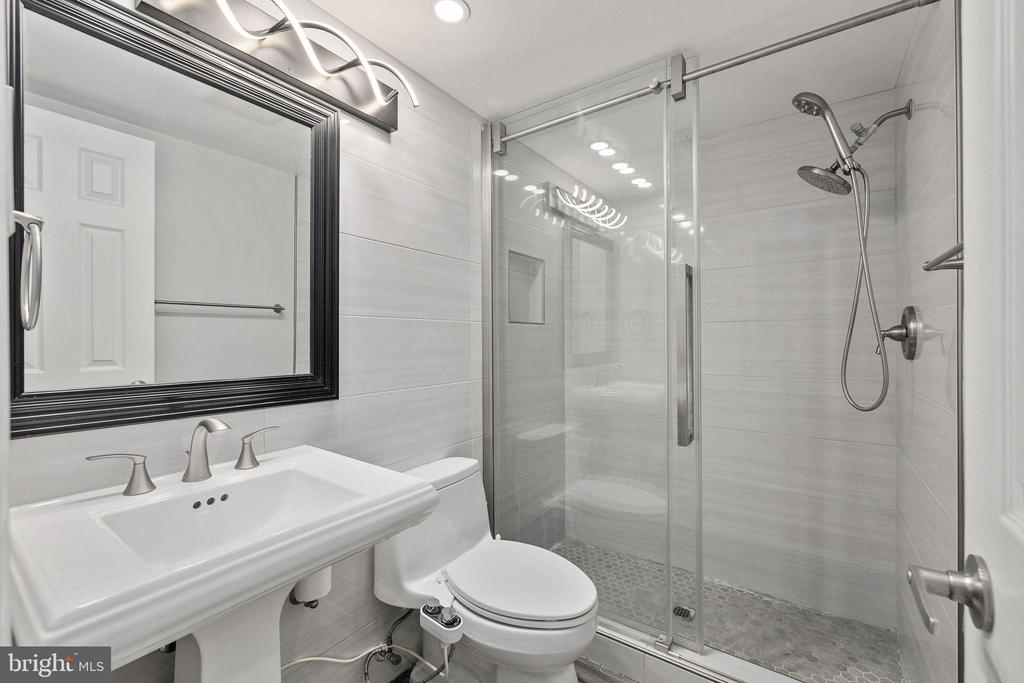 1138 S WASHINGTON STREET Unit: 103