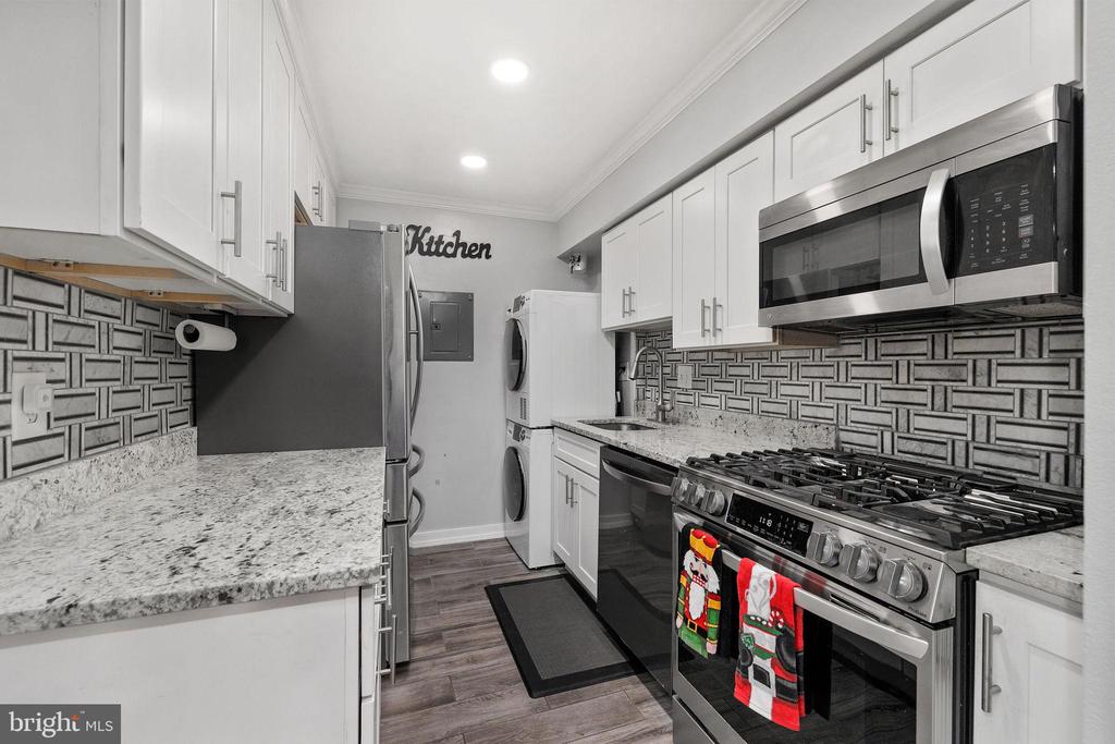 1138 S WASHINGTON STREET Unit: 103