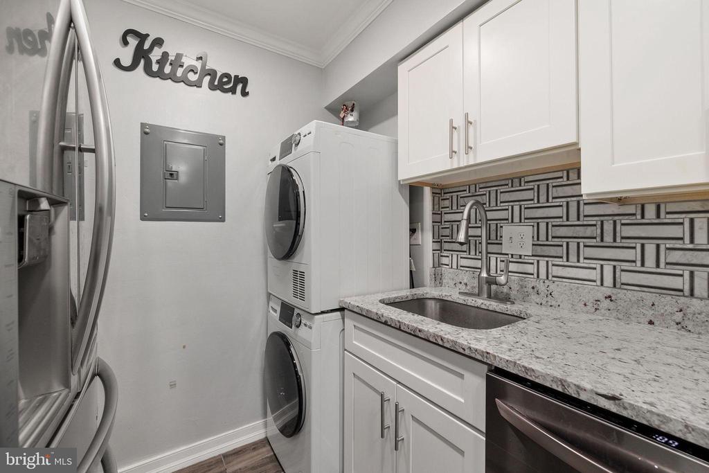 1138 S WASHINGTON STREET Unit: 103