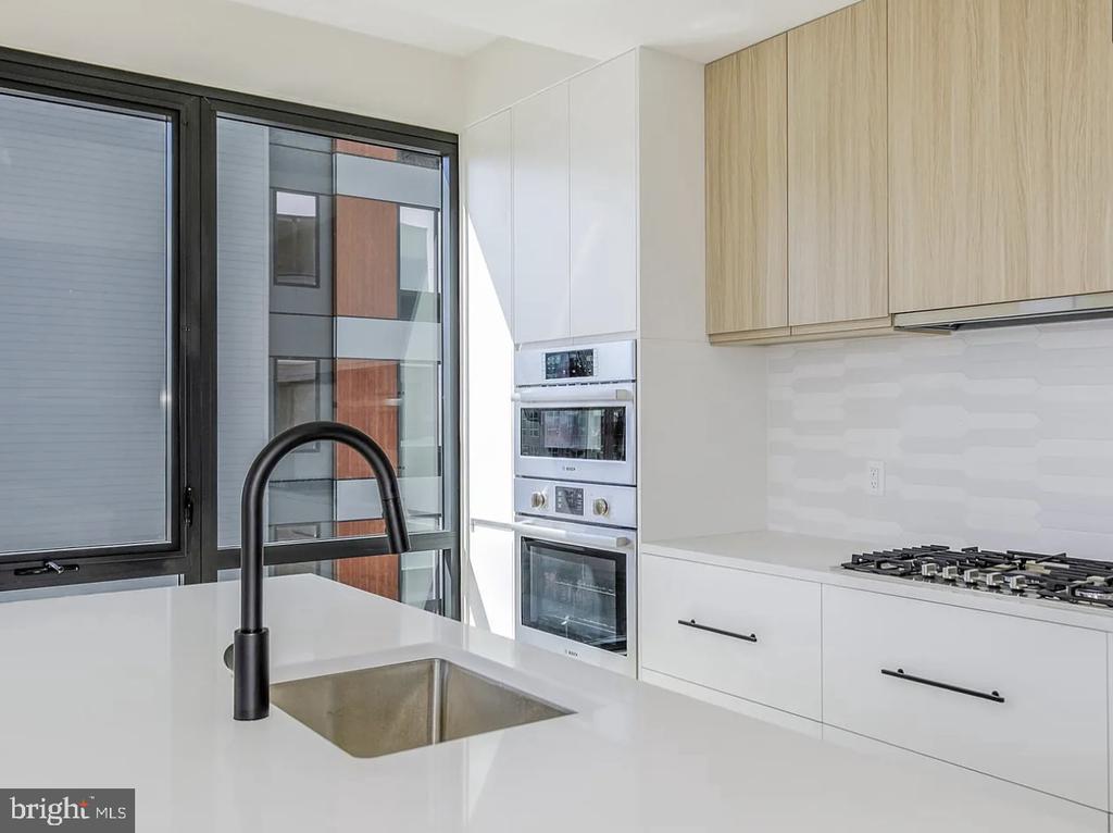 255 W FALLS STATION BOULEVARD Unit: 701